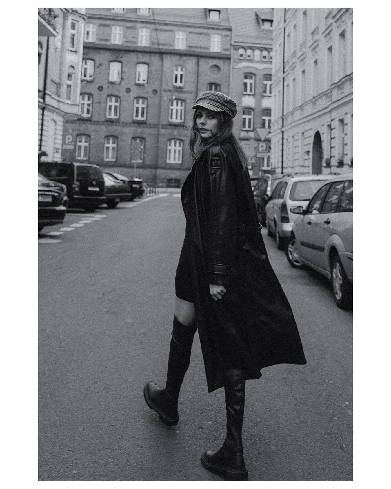 can you already tell I&rsquo;m obsessed with leather everything this season? 🤫

model: @roksi.p / @bartlomiejbialy 
photo &amp; style: @nataszamaria 

&bull;
&bull;
&bull;
#fashionstreetstyle #streetfashionphotography #fotografpoznań #leathercoat #k