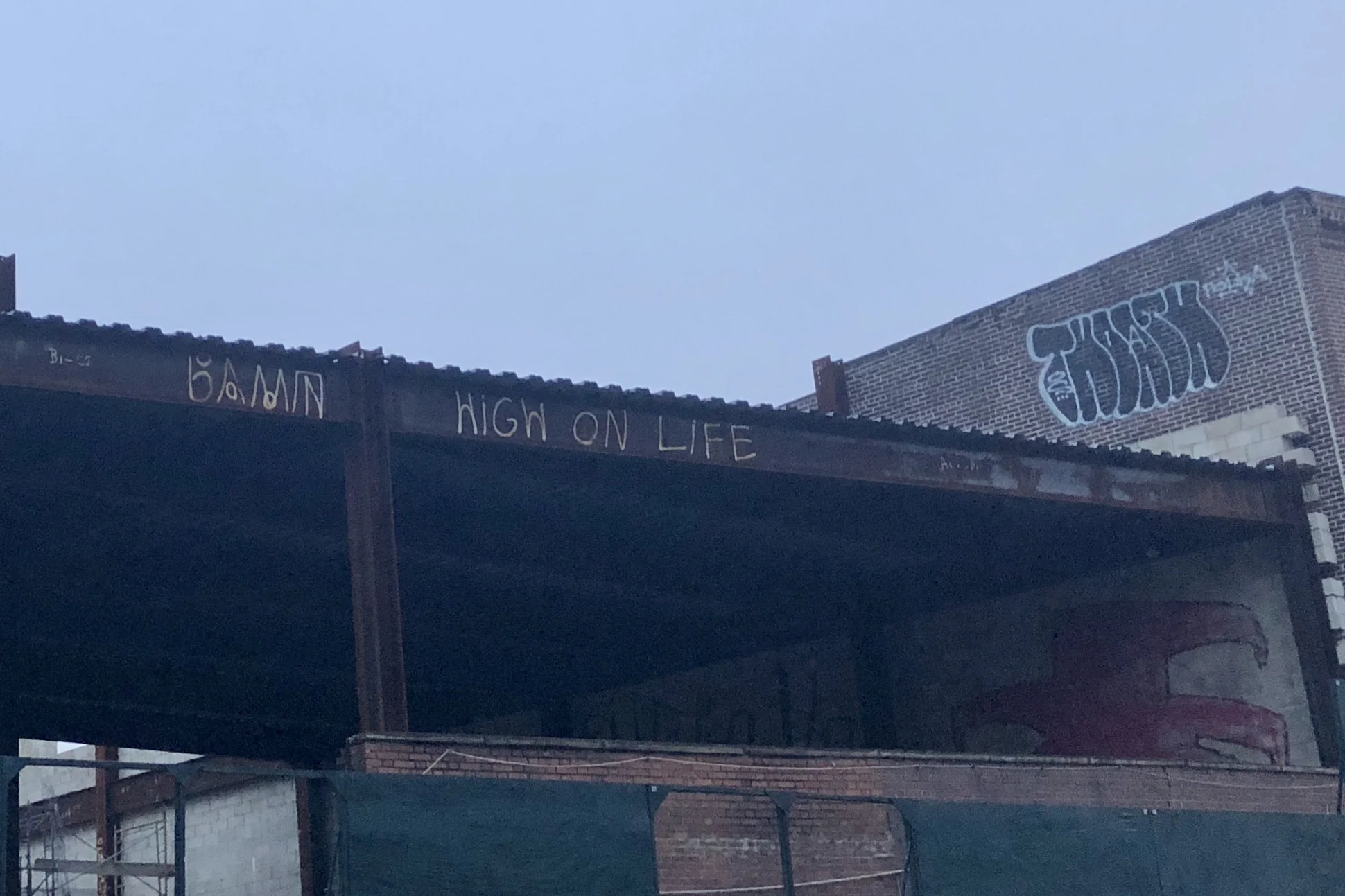 恐怖のパンプキンピエロ壁掛け 大きい オブジェ 怖い 恐怖 ホラー ハロウィン 悪魔 リアル 巨大 大型 壁飾り かぼちゃ 店 装飾 ウォールデコ  イベント fr210155 恐怖のパンプキンピエロ壁掛け 大きい オブジェ 怖い 恐怖 ホラー ハロウィン 悪魔 リアル 巨大 大型 壁飾り ..., image size:1940x1293