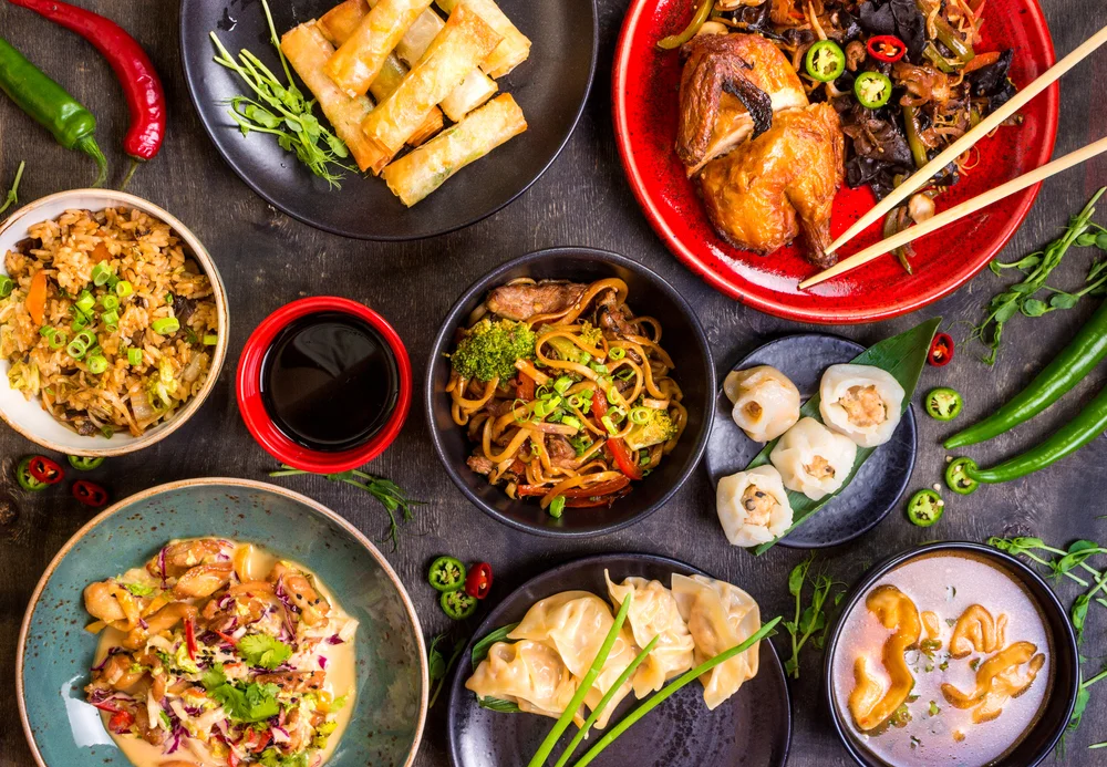 I New York finner du mat fra alle verdenshjørner. Amerikanerne elsker det de kaller Family Style Dining. Da får man en rekke ulike retter som deles. Sosialt, hyggelig og ikke minst får man smake på masse godt. Vi anbefaler ofte dette for grupper!