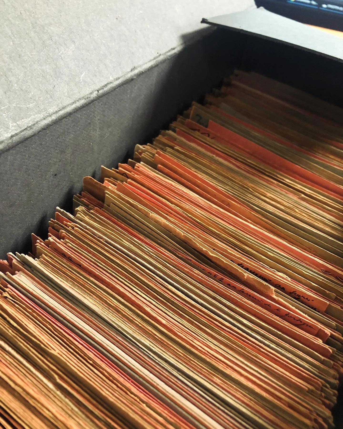 [ ✨ Les Actus de Clio ] 

Derni&egrave;re fiche, derni&egrave;re base de donn&eacute;es aux Archives d&eacute;partementales de la Charente ! 
Le fichier concernant les pupilles de la nation de la Seconde Guerre mondiale est officiellement termin&eacu