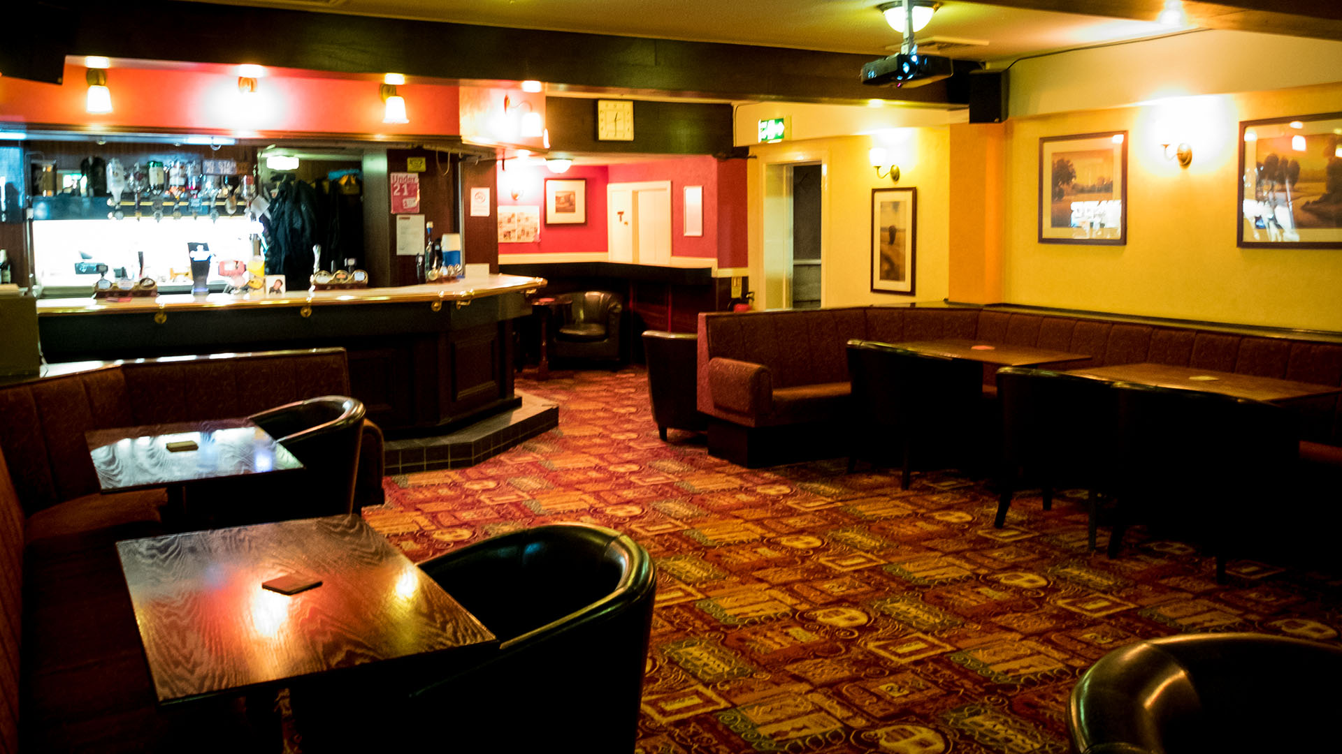 WYN-Members-Room-2425w.jpg