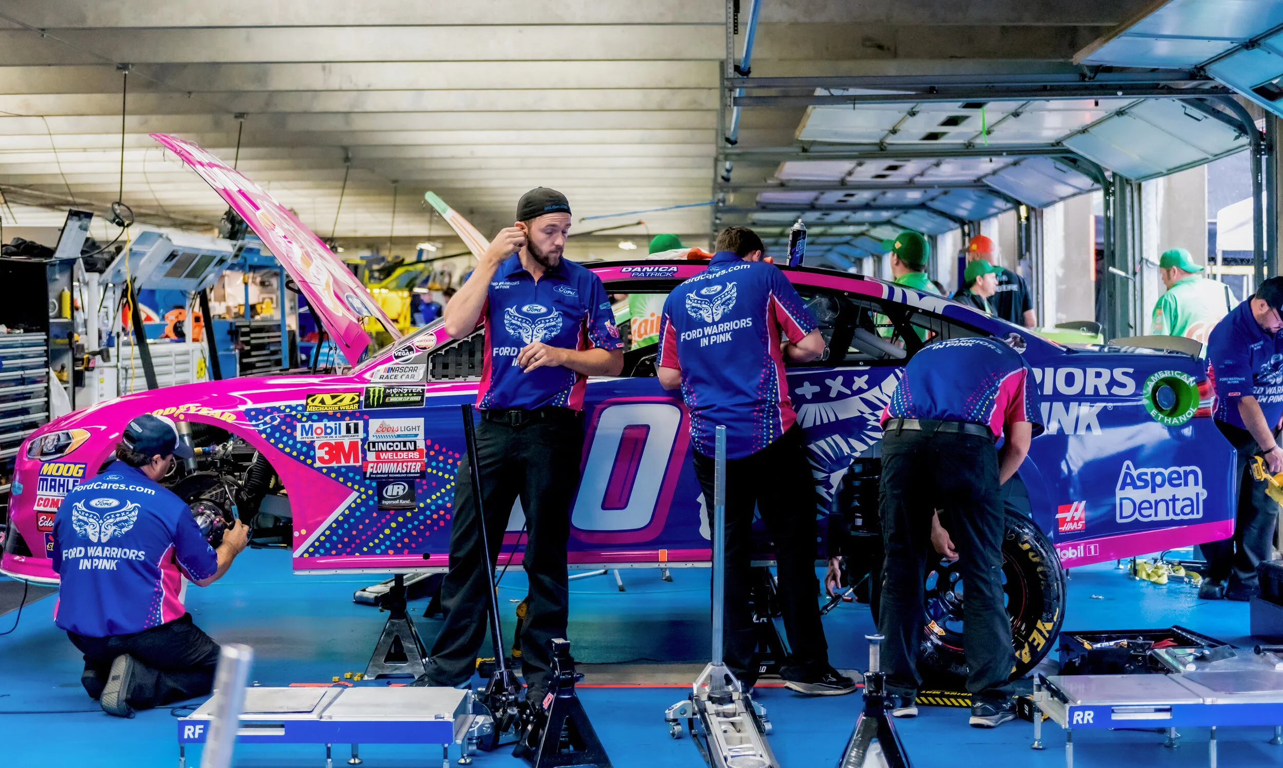 Danica Patrick's pit crew_7078 copy.jpg
