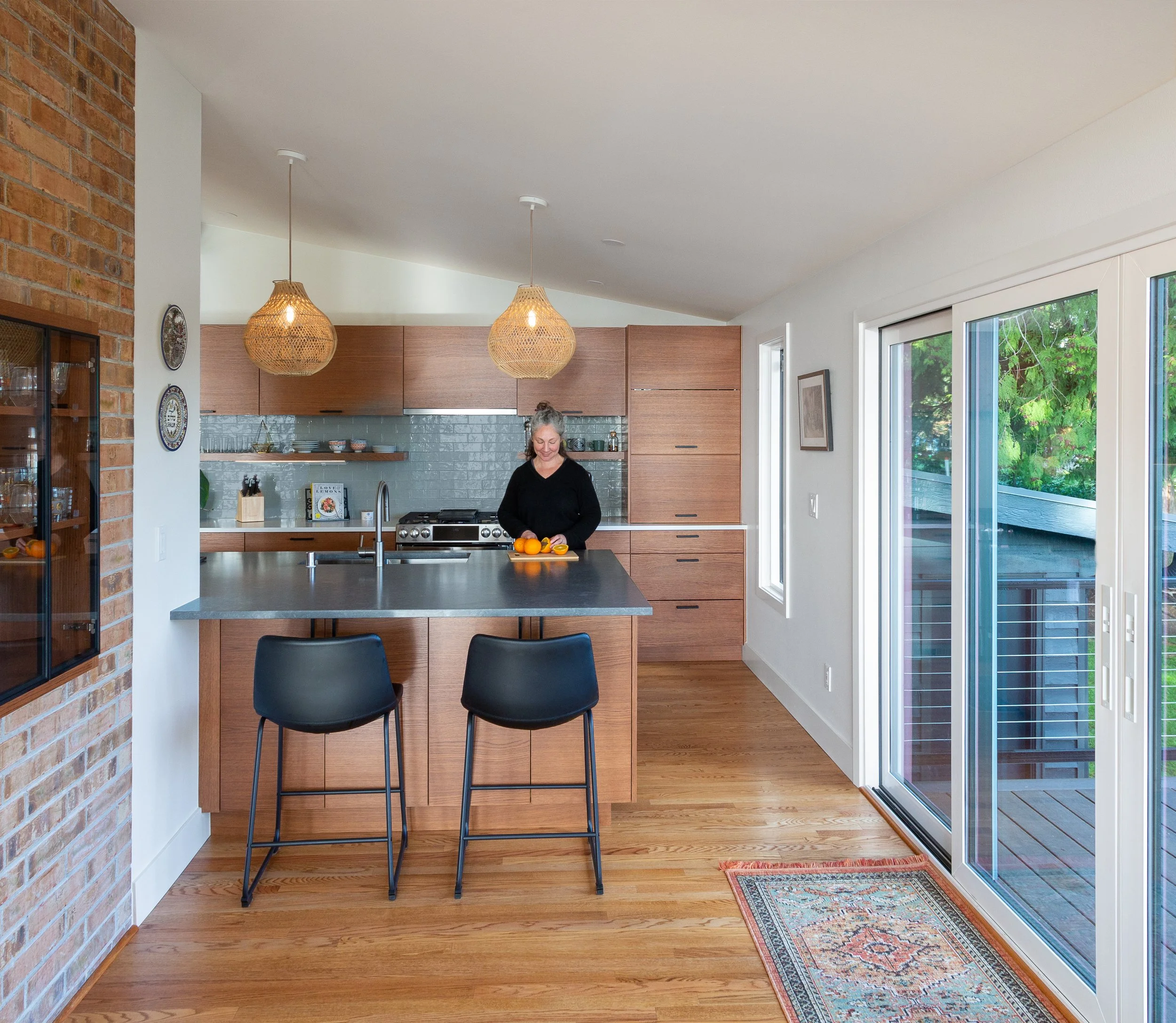 Kitchen with connection to deck