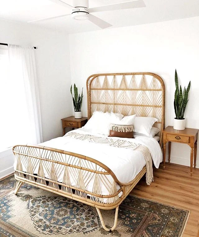 Question?! Where are your favorite places to shop for a bed?! .
I sold my headboard a year ago and still haven&rsquo;t replaced it with anything! It&rsquo;s about time start looking! I&rsquo;m a fan of @westelm  and @urbanoutfittershome (But they onl