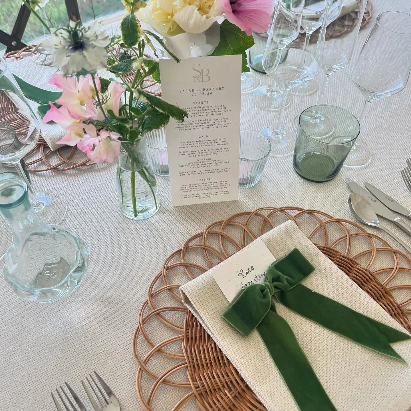 The most beautiful set up for a stunning marquee with @hatch_marquee_hire and @theroseshed and @pickleshack. Sarah and Barney got in touch wanting help to plan the wedding. It was an absolute pleasure to help them create their dream wedding. We absol