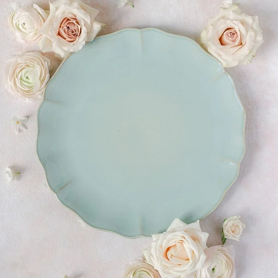 Last Tuesday we had the most incredible shoot for new website imagery with the absolutely amazing @aureliabrandphotography. Look how fabulous this image is of our new porcelain blue charger plates 💕💕