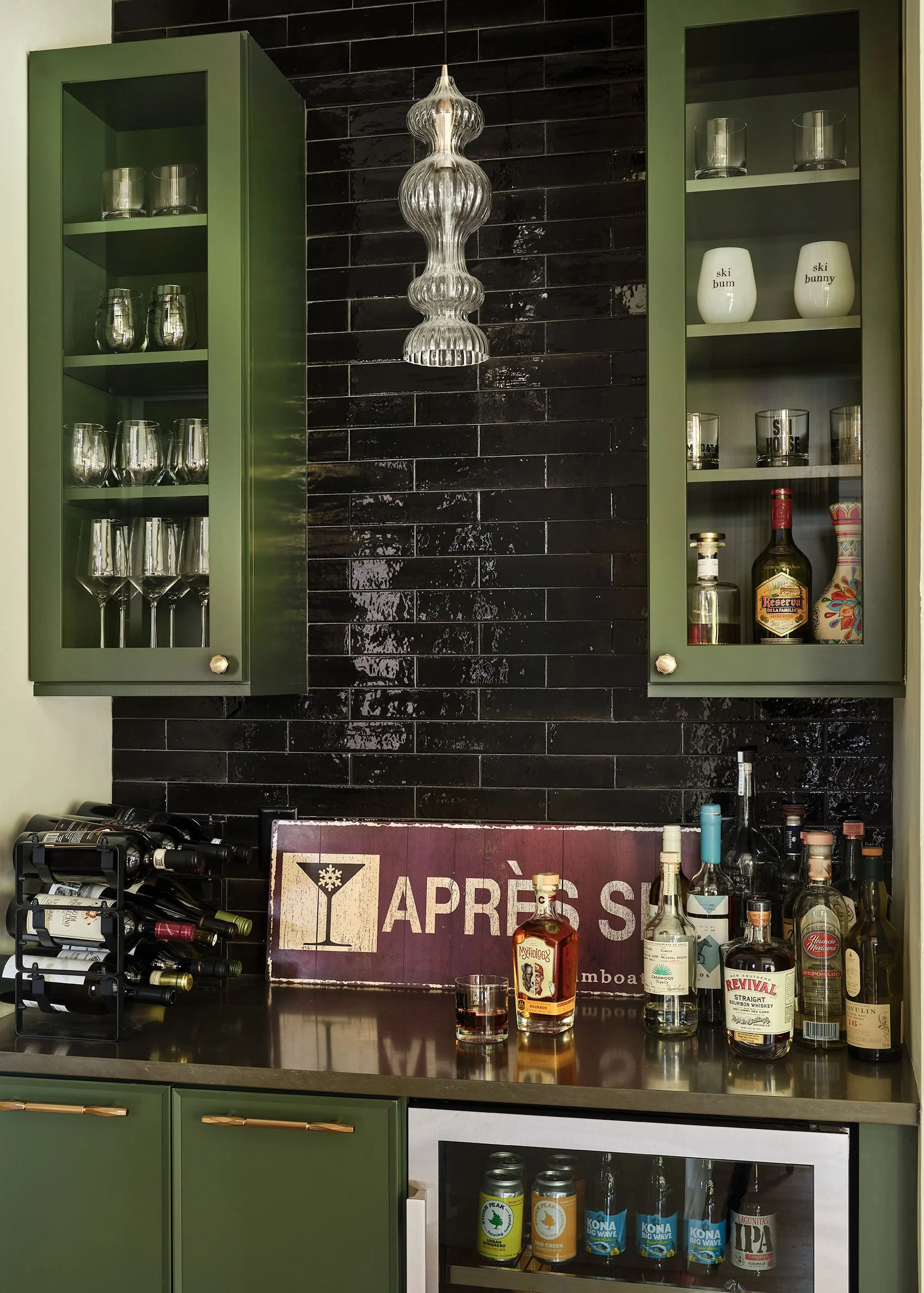 Merritt Bar.jpg