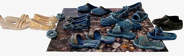 'Child Alyan and Others', earthenware, turquoise glaze, china paint, gold, tile, 10x120x60 cm, 2015 / Courtesy of the artist