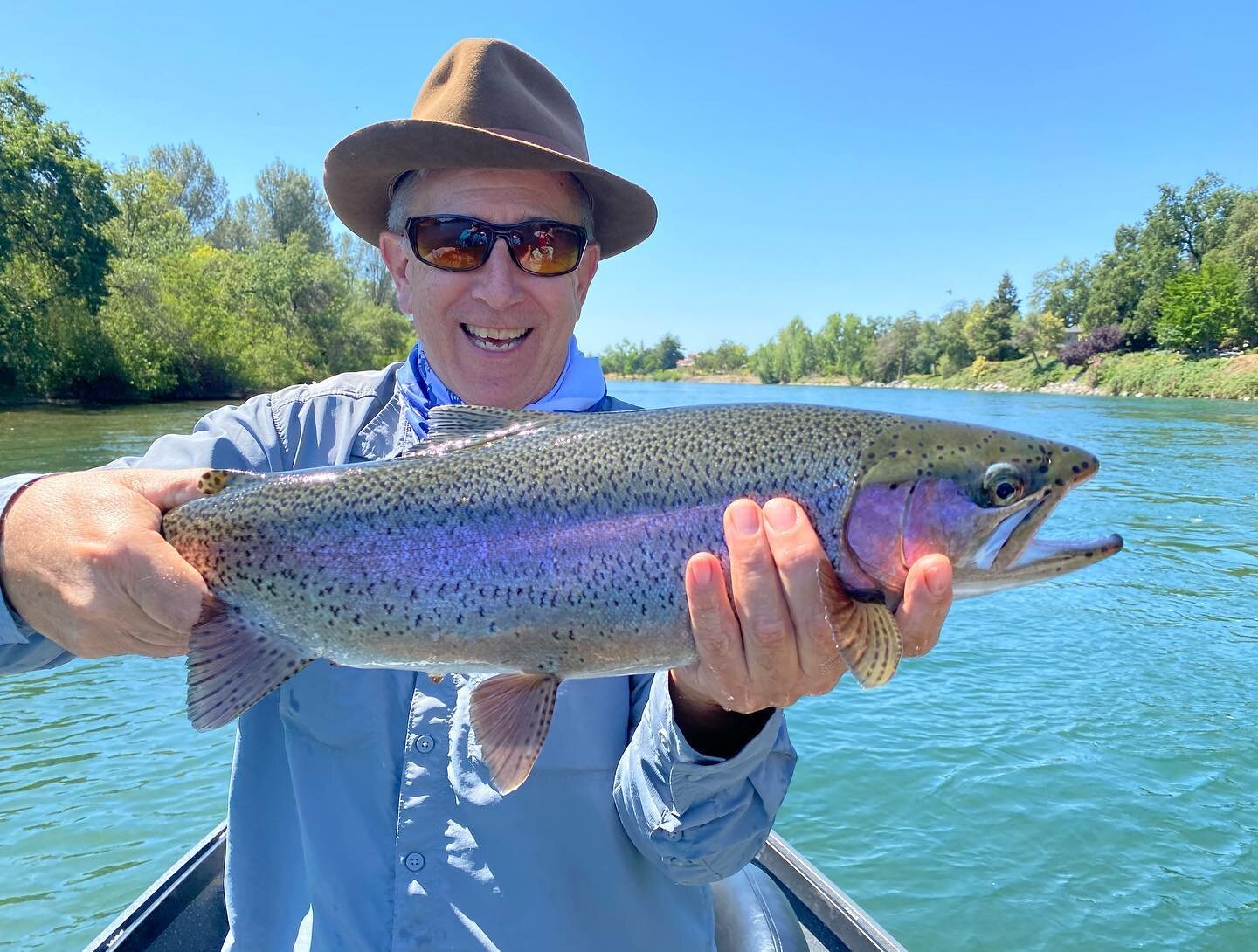 #jtfishingredding Sacramento River wild rainbow trout are in perfect shape this time of year. These fish are super spunky,
.
@jeffgoodwinfishingteam @pautzke_bait @bradskillerfishinggear #sacramentoriver #troutfishing #steelheadfishing #wildtrout #fi