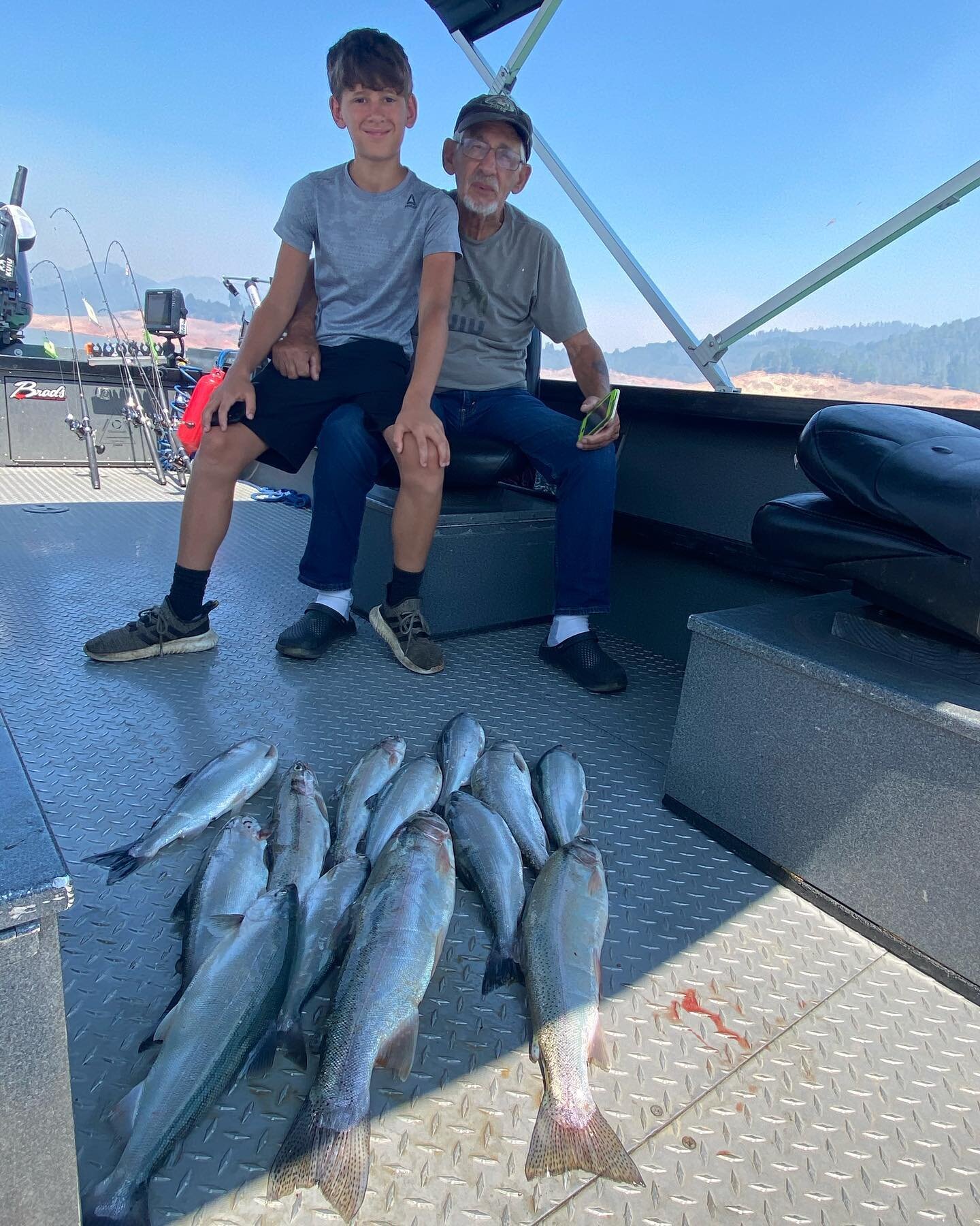 #jtfishingredding the bite on Shasta lake is in full steam ahead with no sign of it slowing down, so filling the ice chest with fish is not a problem.
@jeffgoodwinfishingteam @pautzke_bait  @bradskillerfishinggear 
#shastalake #shasta #shastacaverns 