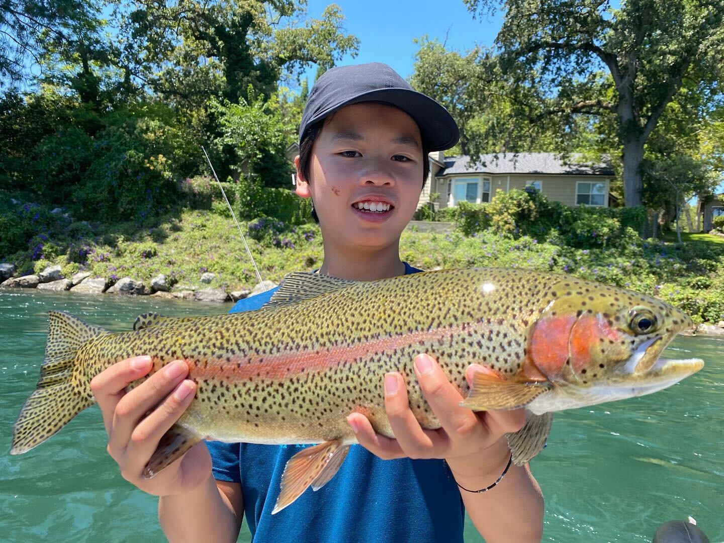 #jtfishingredding this father and son got to see  what the Sacramento River in Redding California has to offer. Just like every day it&rsquo;s pretty darn good fishing!
@jeffgoodwinfishingteam @bradskillerfishinggear @pautzke_bait #troutfishing #wild