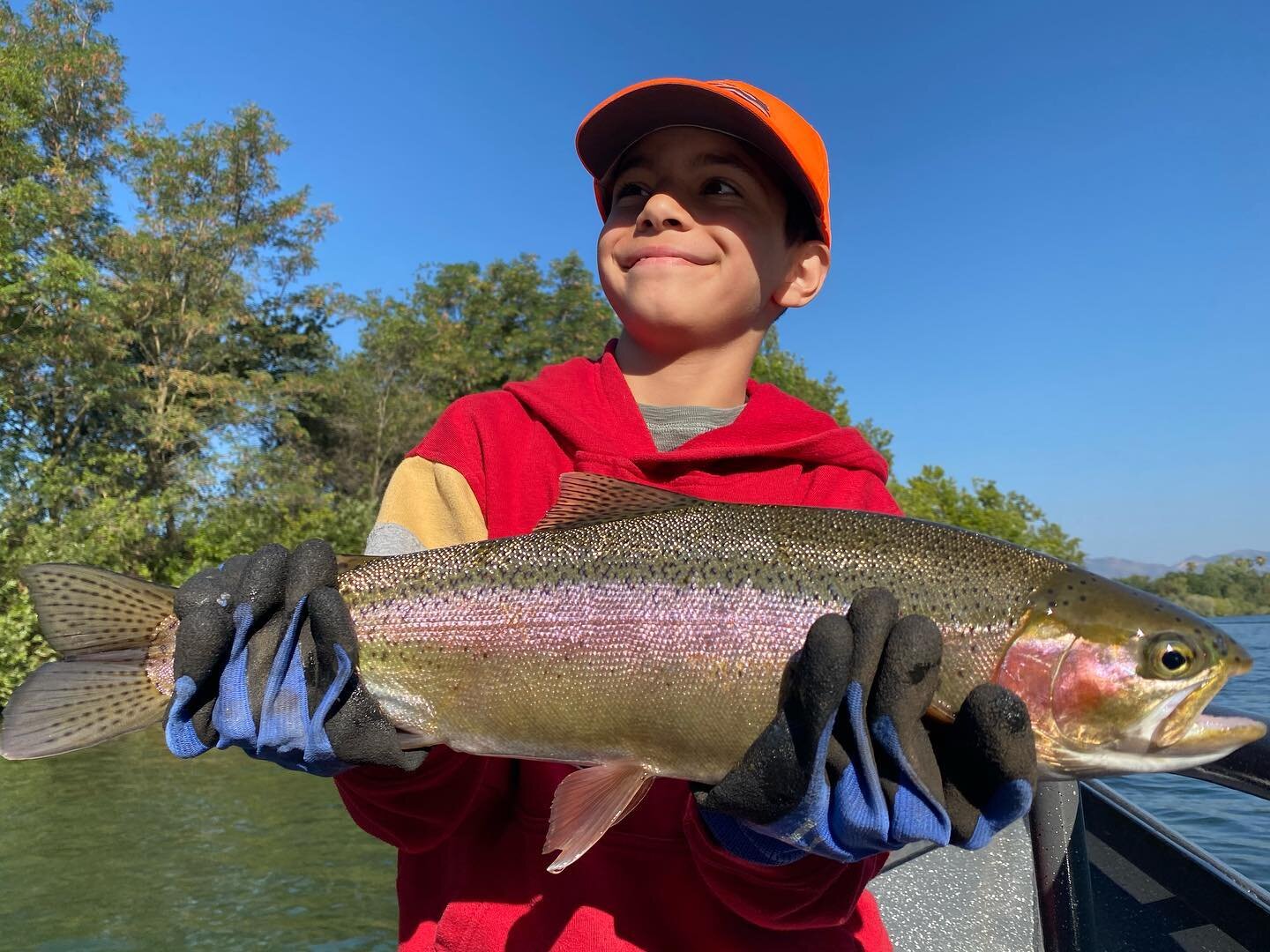 #jtfishingredding good day on the Sacramento River fishing with Armen and his grandson, they had a action packed day of fishing. @jeffgoodwinfishingteam 
.
.
.
@pautzke_bait @bradskillerfishinggear #reddingcalifornia #sacramentoriver #fishingcharter 
