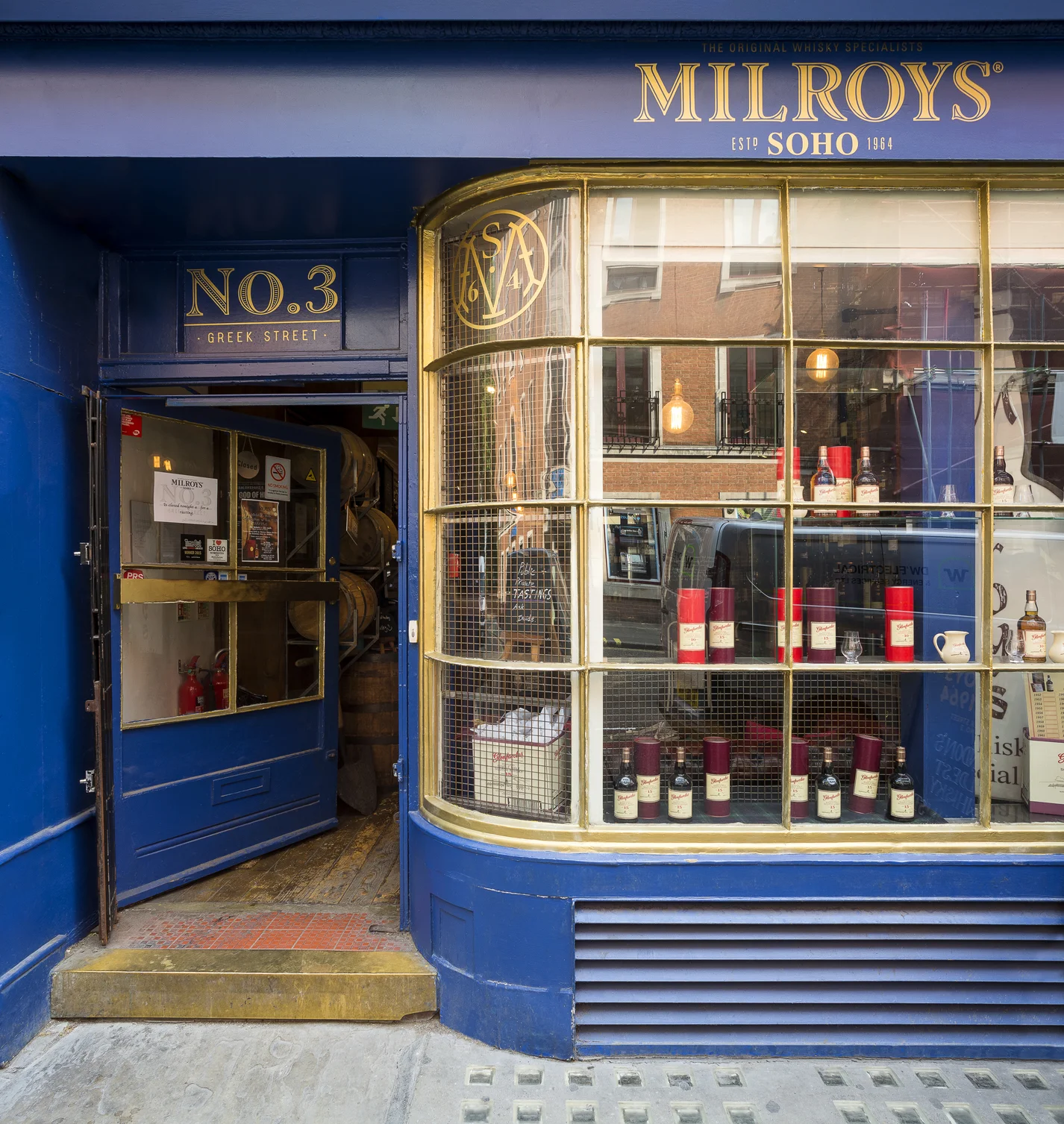 Milroys_Interiors_01_LR.jpg