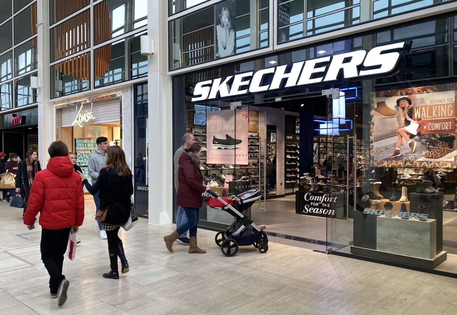 Aan boord Analytisch transmissie Skechers and Neon Sheep raise the 'baa' at centre:mk with latest openings —  AVER