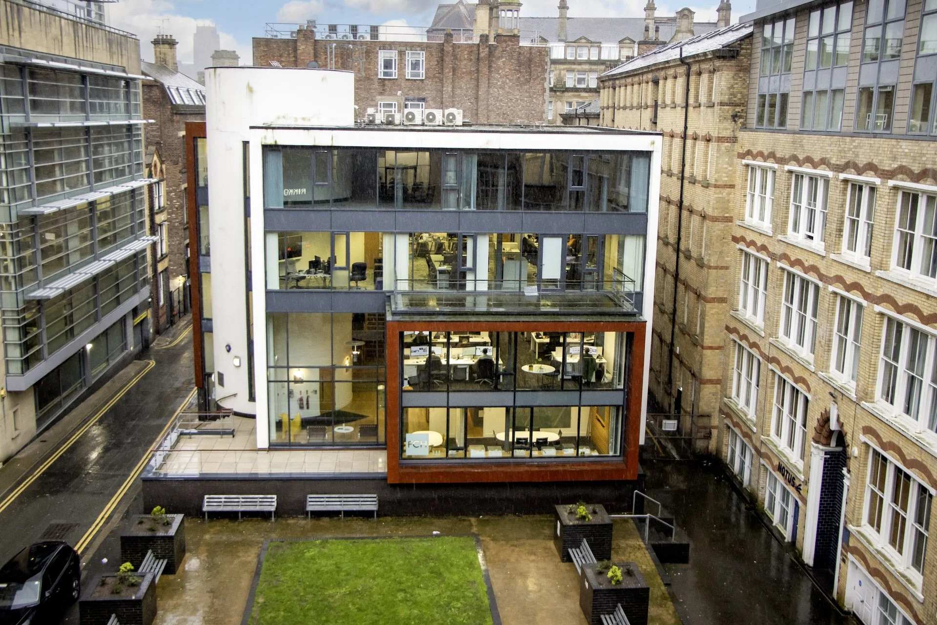 Momentum Manage secures two management appointments across industrial and office sectors