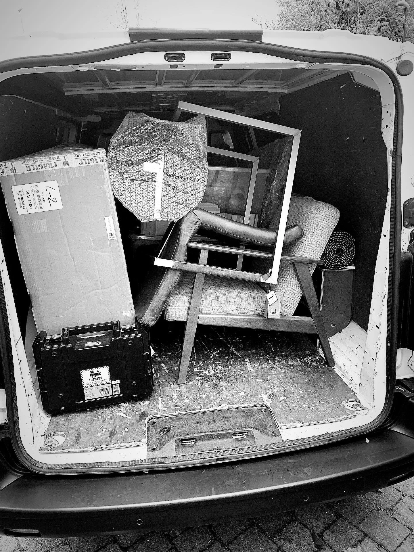 Can you get the entire contents of a therapy room in a transit van? Yes. 

Pics of my new room at Chequers Rd, Basingstoke coming soon&hellip;