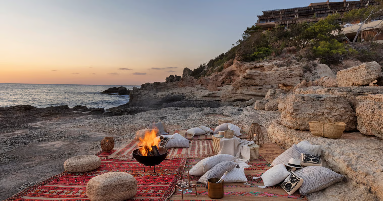 six-senses-ibiza-Bohemian-Picnic-at-the-Rocky-Beach.png