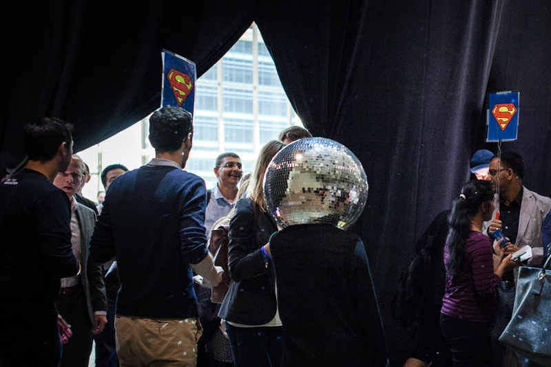 Dancing disco heads!
