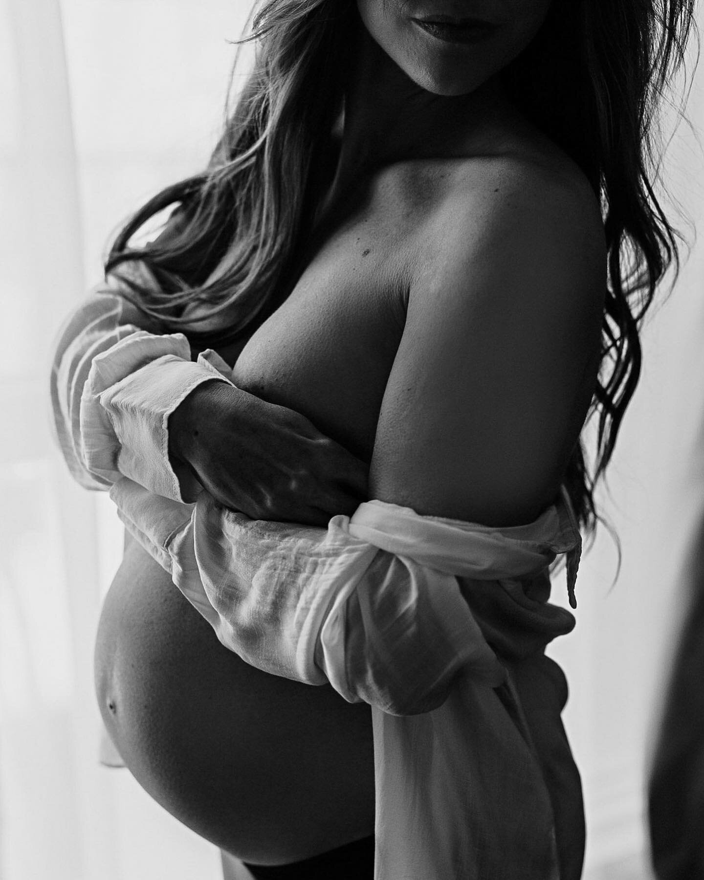 Forever crushing on maternity boudoir. 🖤 This little one is here and precious!