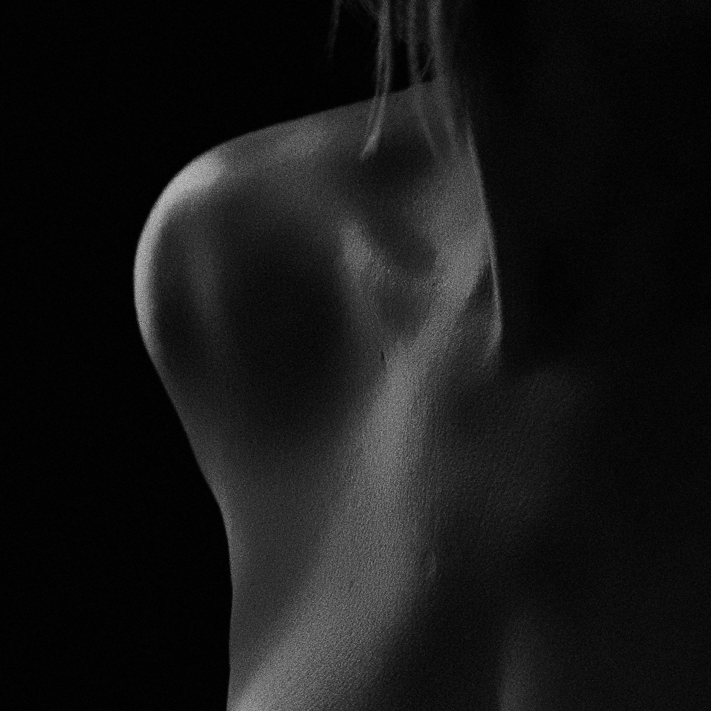 ✨It's the little things ✨

In every boudoir session, I take time to capture the small, beautiful details that tell your story &mdash; the curve of your back, the curl that falls just right, that new ring on your finger, or the way your hand gently re