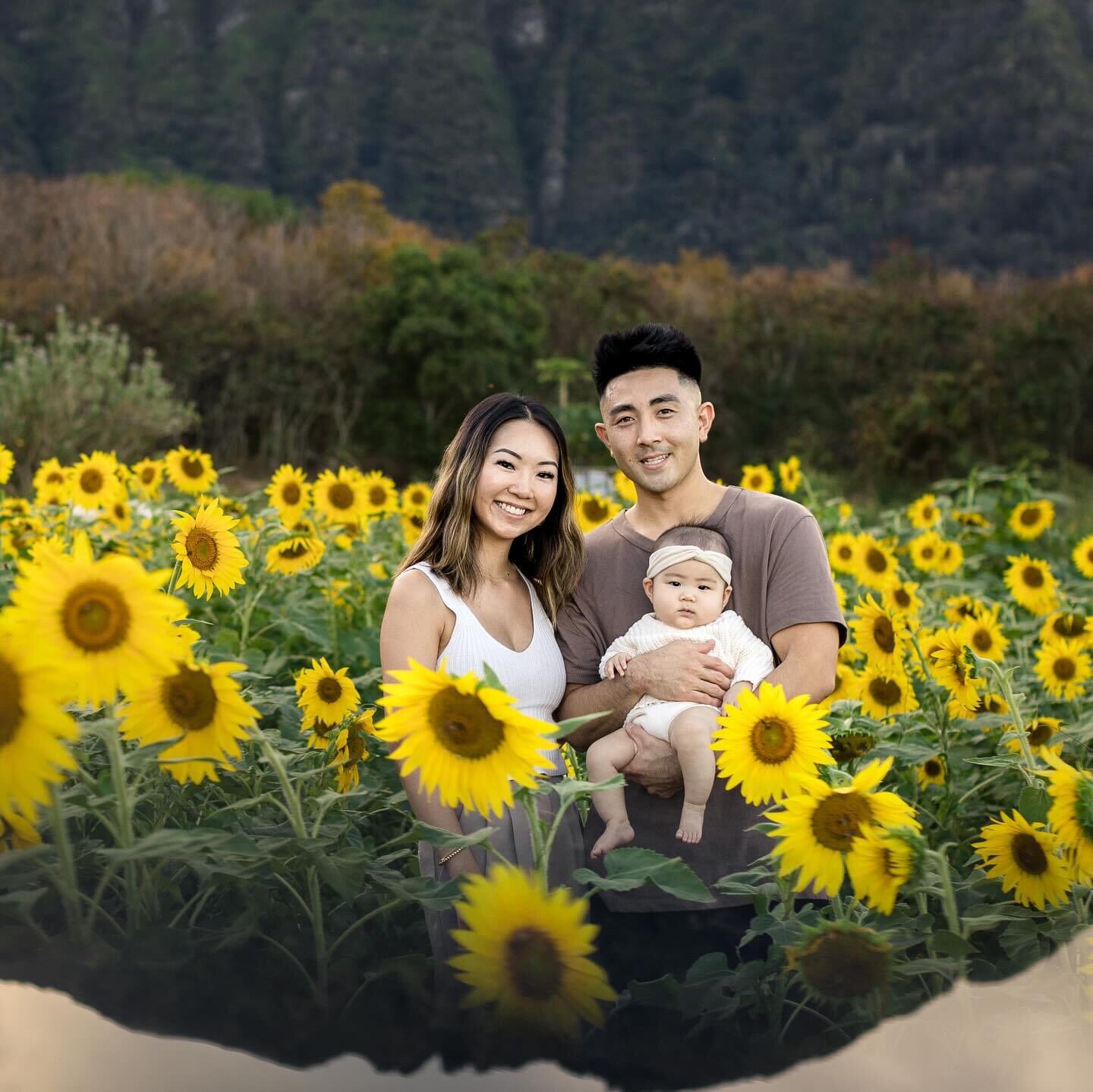 💕K+T+S💕

#truehappiness 
#3💪 
#familylife 
#sunflowers 
Mahaloz for looking!🤙
#mikephamphotography 
#hawaiifamilyphotographer