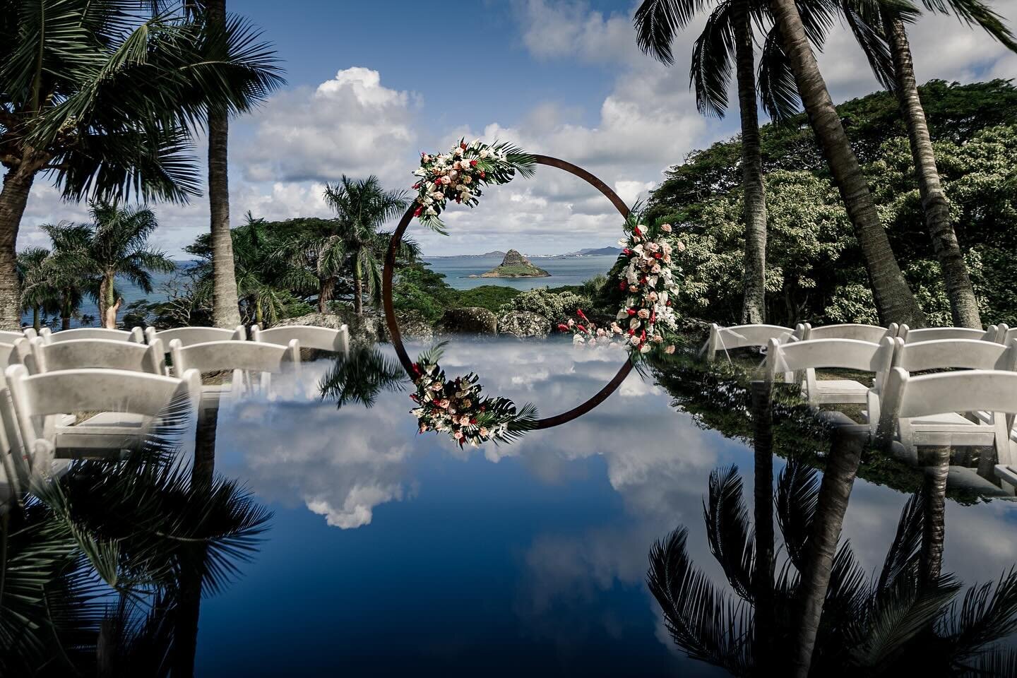 Soaking in all the goodness with 💕J+T💕

Venue: Paliku gardens @kualoaranchweddings 
Coordination: @fredandkateevents 
H+M: @faithandbeautyhawaii 
Florist: @tyffanichantl 
Video: @smallhourfilmsllc 
Rentals: @accelrentals @alohaartisans 
Bar: @stirb