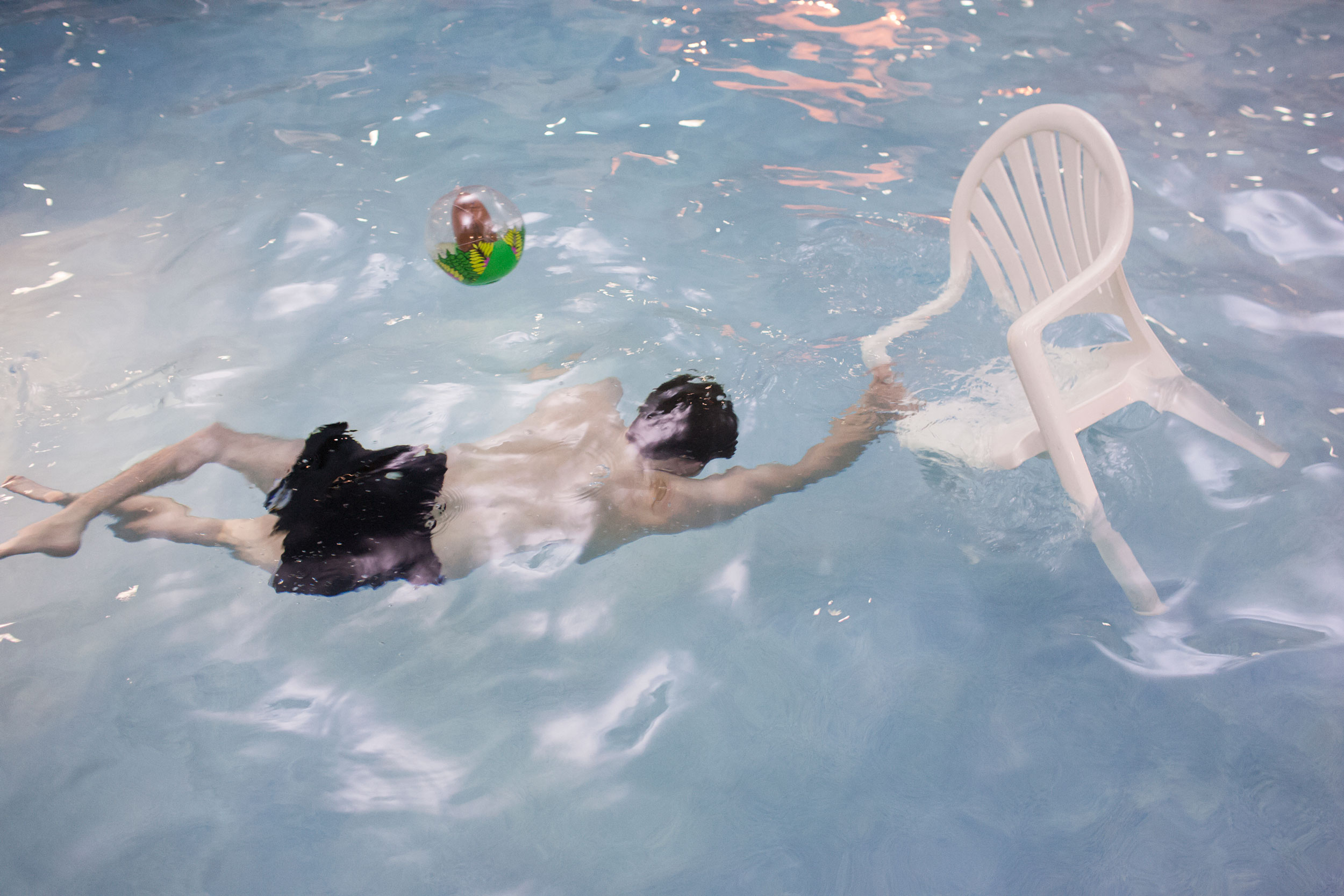 Since he could not jump into the pool on his own accord due to paralysis below the waist, player Joey Gugliotta set himself up on a table, while friends Brian Bell and Tom Smurr held it down so he could fall into the pool at their hotel. "I've never jumped into a pool before," Gugliotta said. He also tried falling in while sitting in a chair.