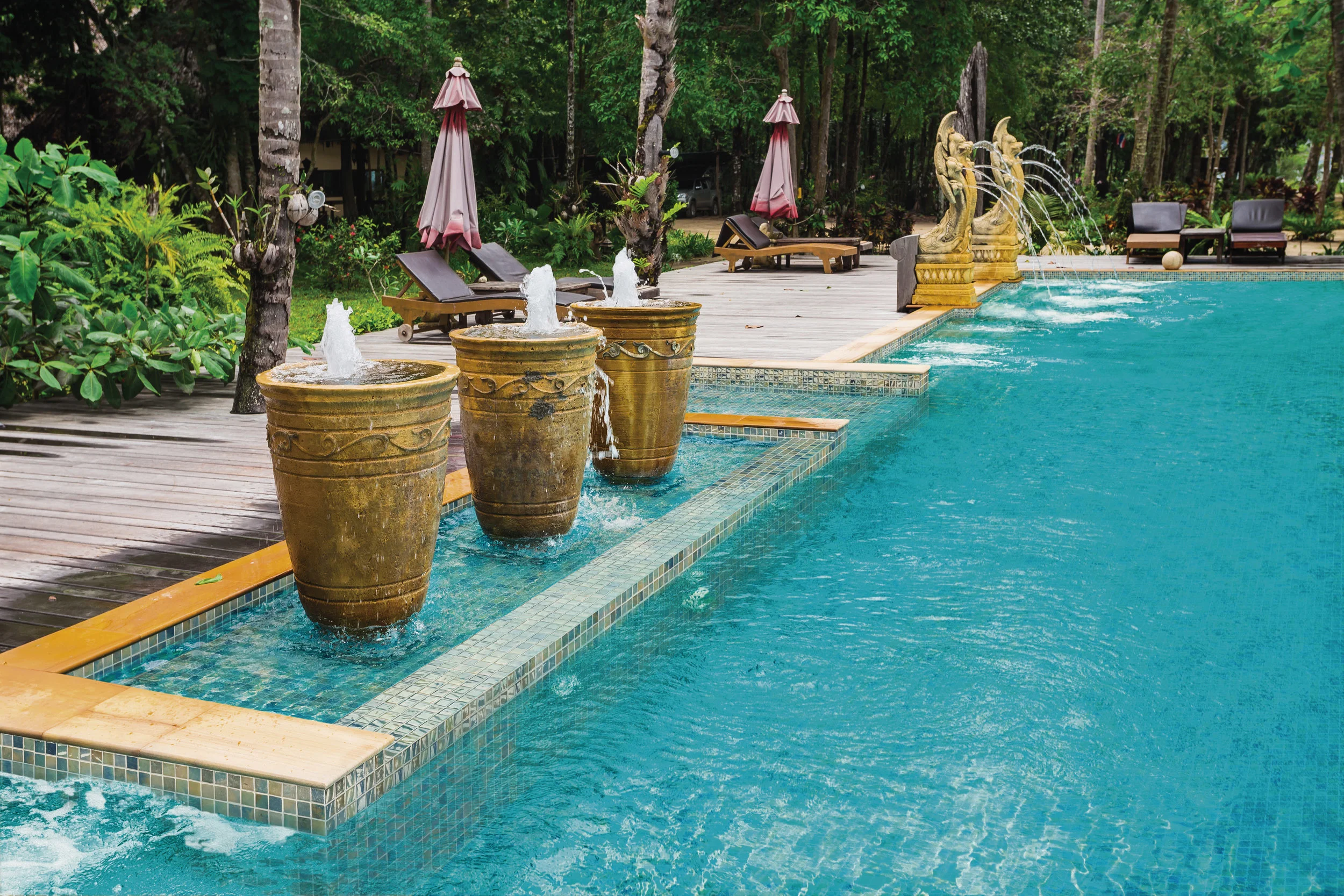 ambientaquastylevanguardpoollakeblend2003247onixmosaico.jpg