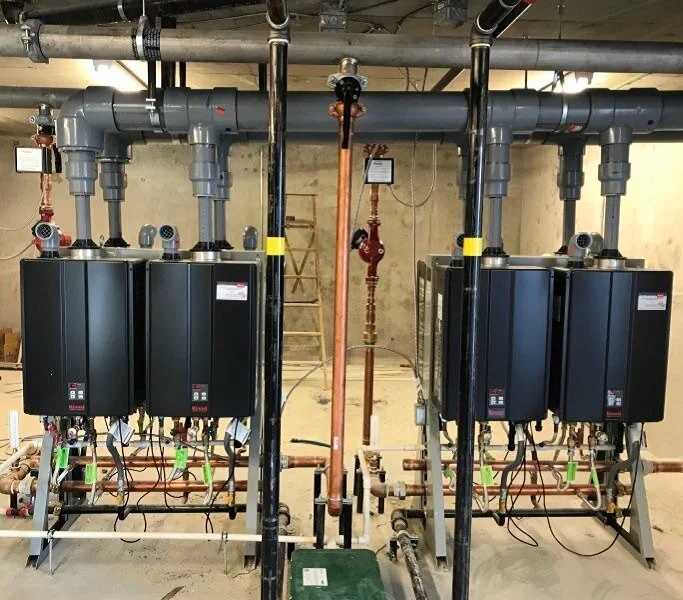 CALENTADORES DE GAS RINNAI
Los calentadores de agua sin tanque son un 34% m&aacute;s eficientes energ&eacute;ticamente que los calentadores de agua con tanque de almacenamiento convencionales. Tambi&eacute;n duran de 5 a 10 a&ntilde;os m&aacute;s que