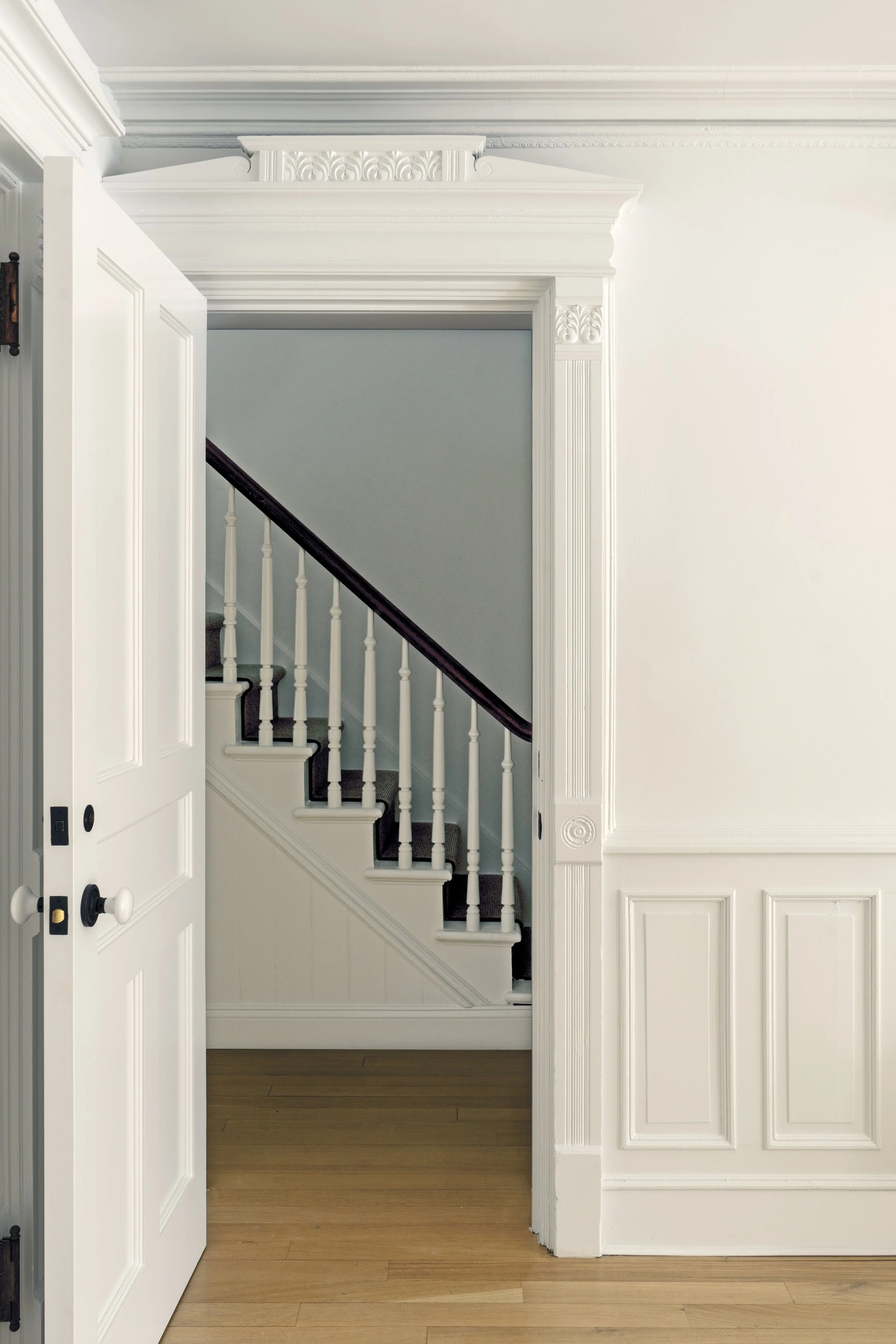 09-View into Hallway Stair.jpg