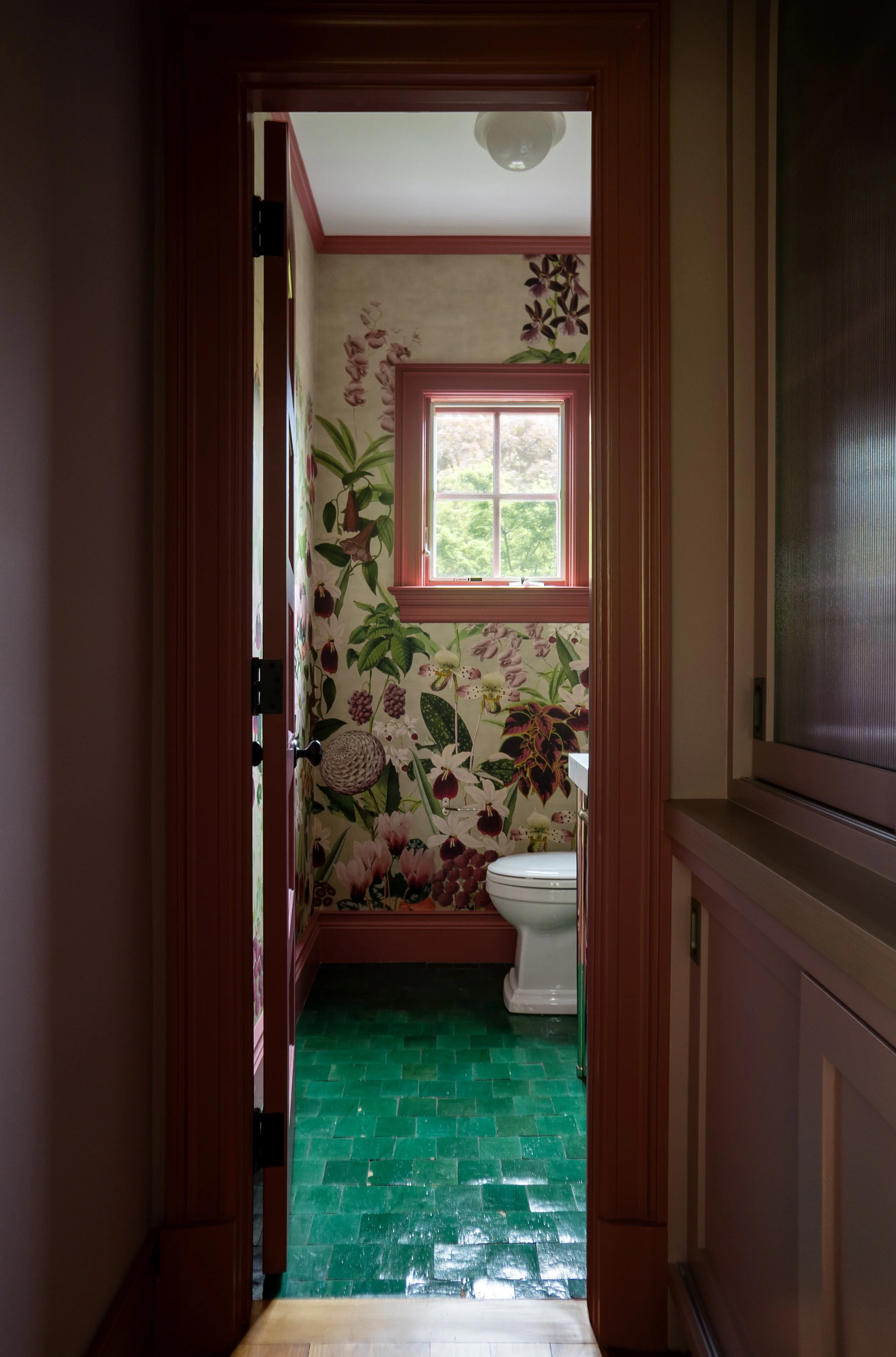 08_Powder Room From Vestibule_DSC02861.jpg