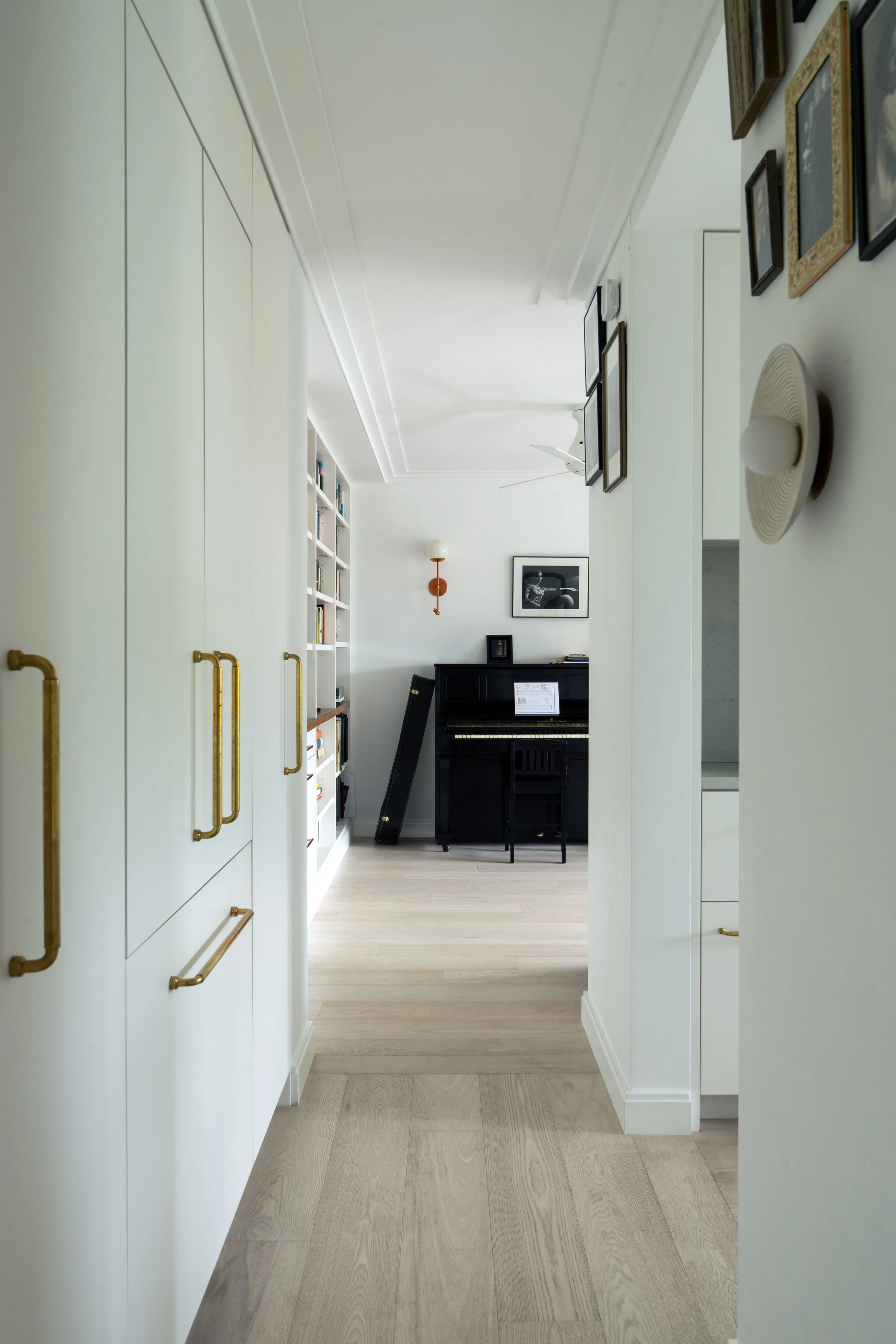 09_View toward Piano from Junior Bath_DSC00822.jpg