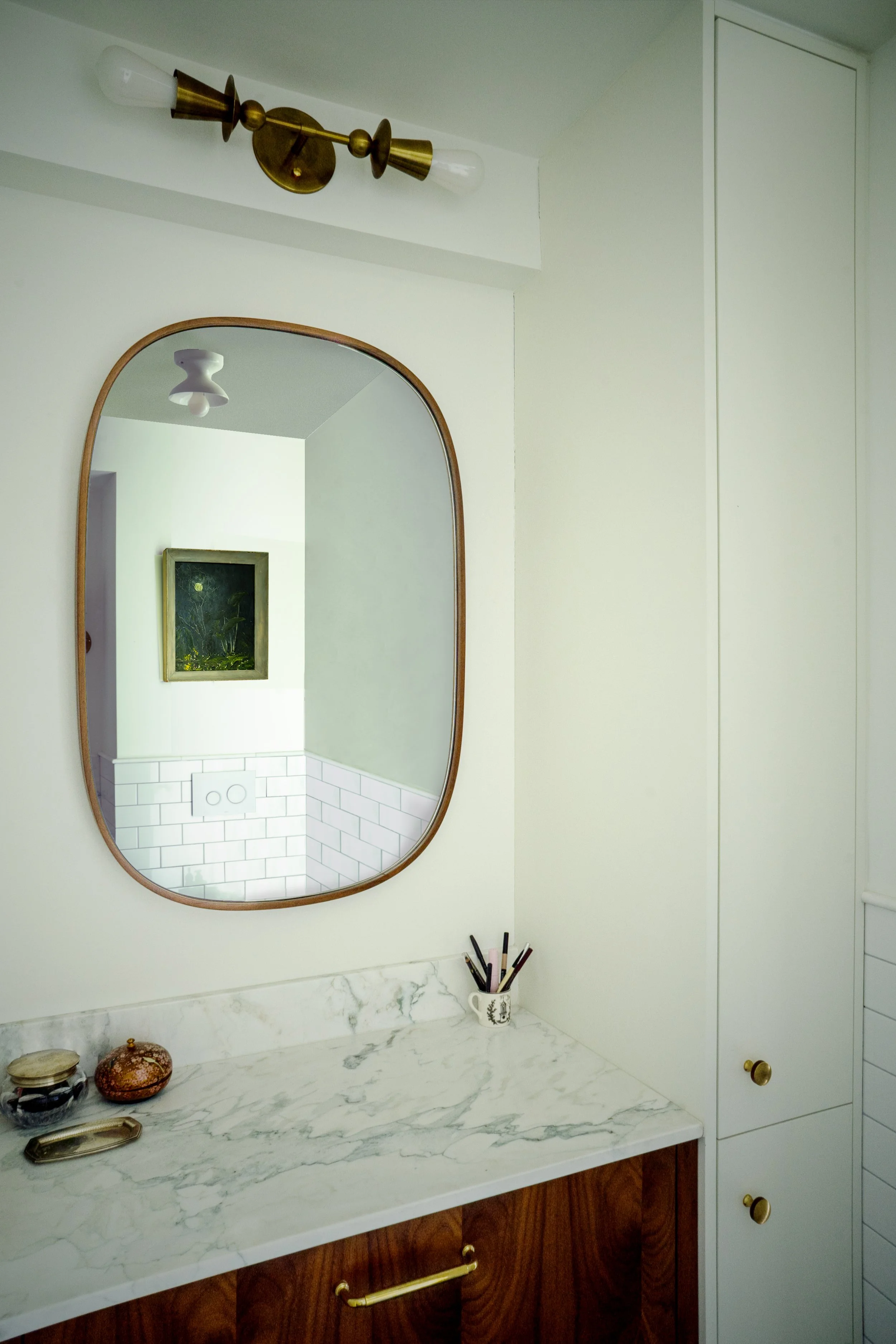 18_Primary Bath Makeup Vanity_DSC01634.jpg