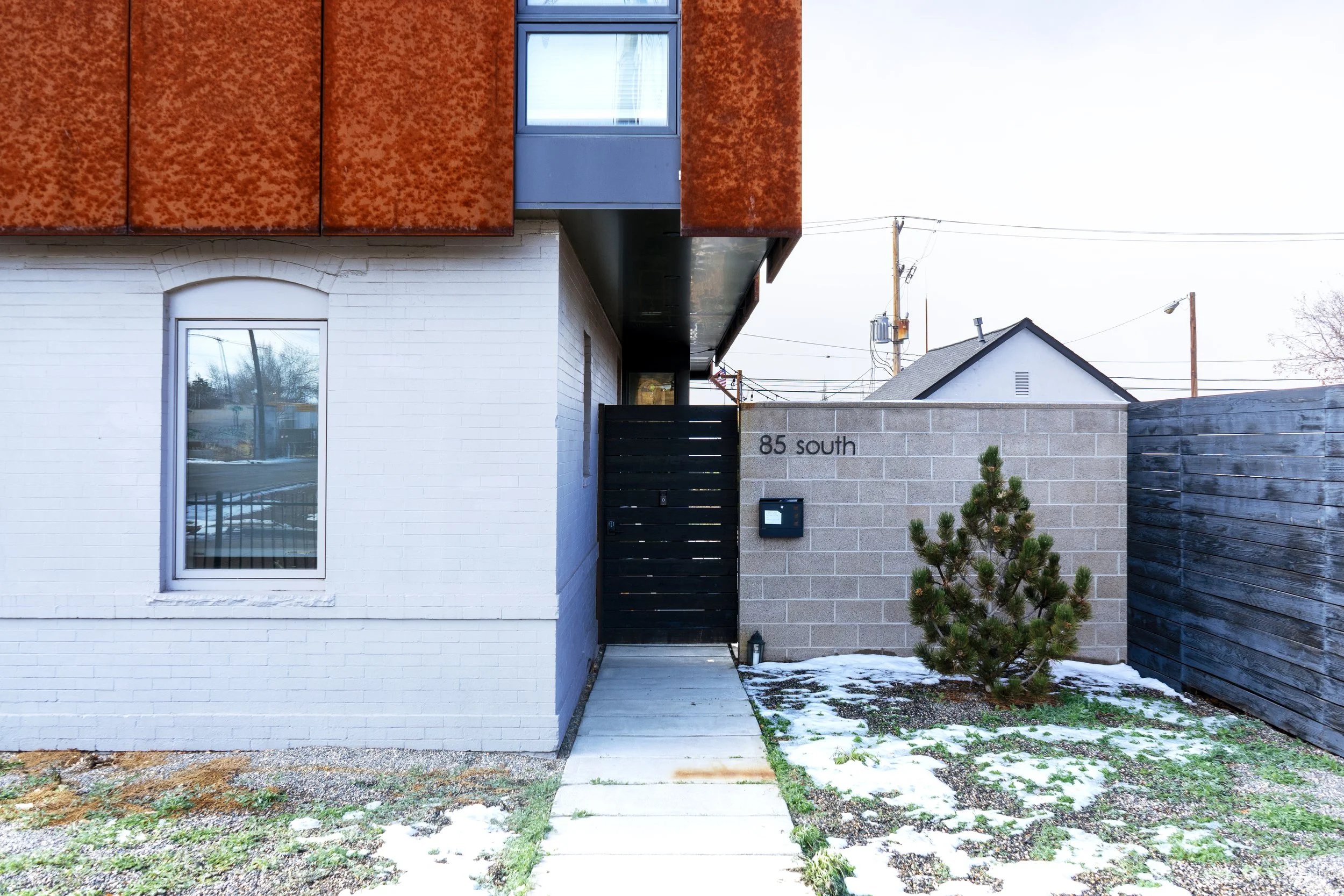 03_Outdoors_Front Detail Right_DSC00548.jpg