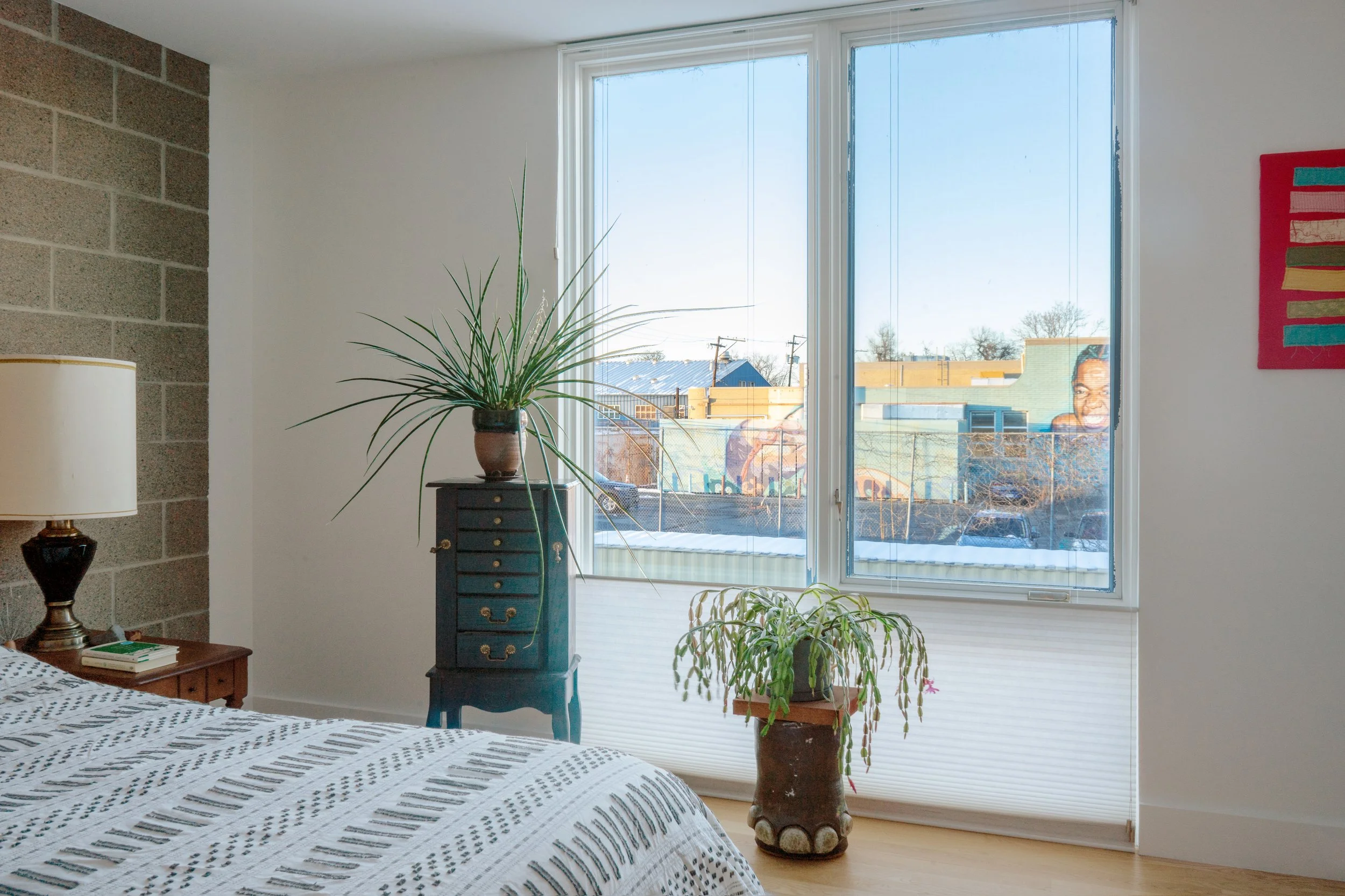 19_Bedroom Toward Window_DSC01551B.jpg