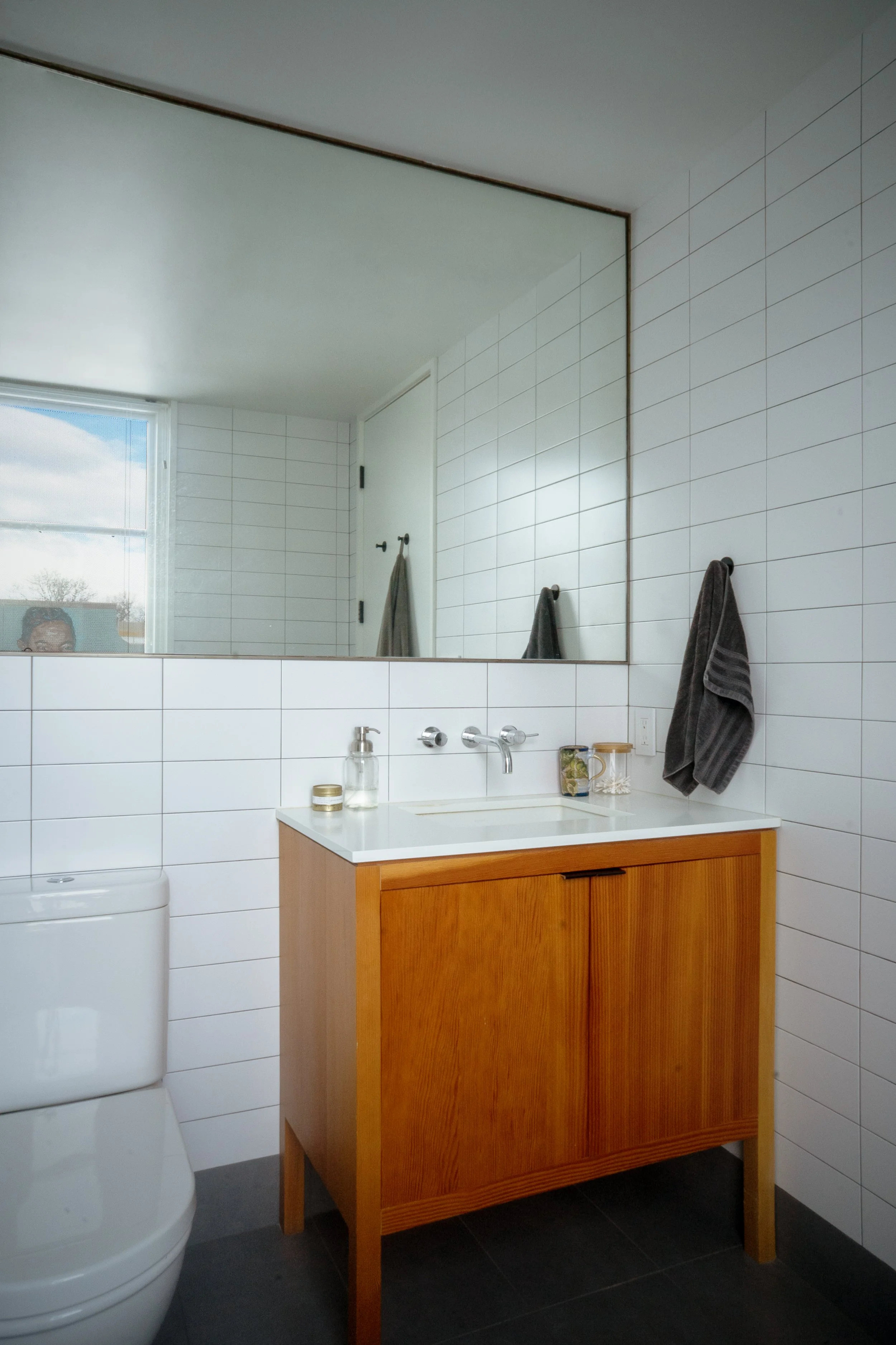 21_Bathroom Vanity_DSC01293.jpg