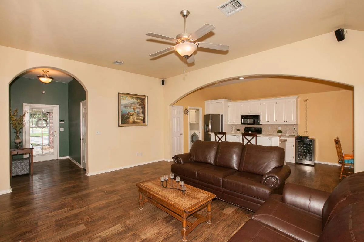 1002 W 120th-6.jpg