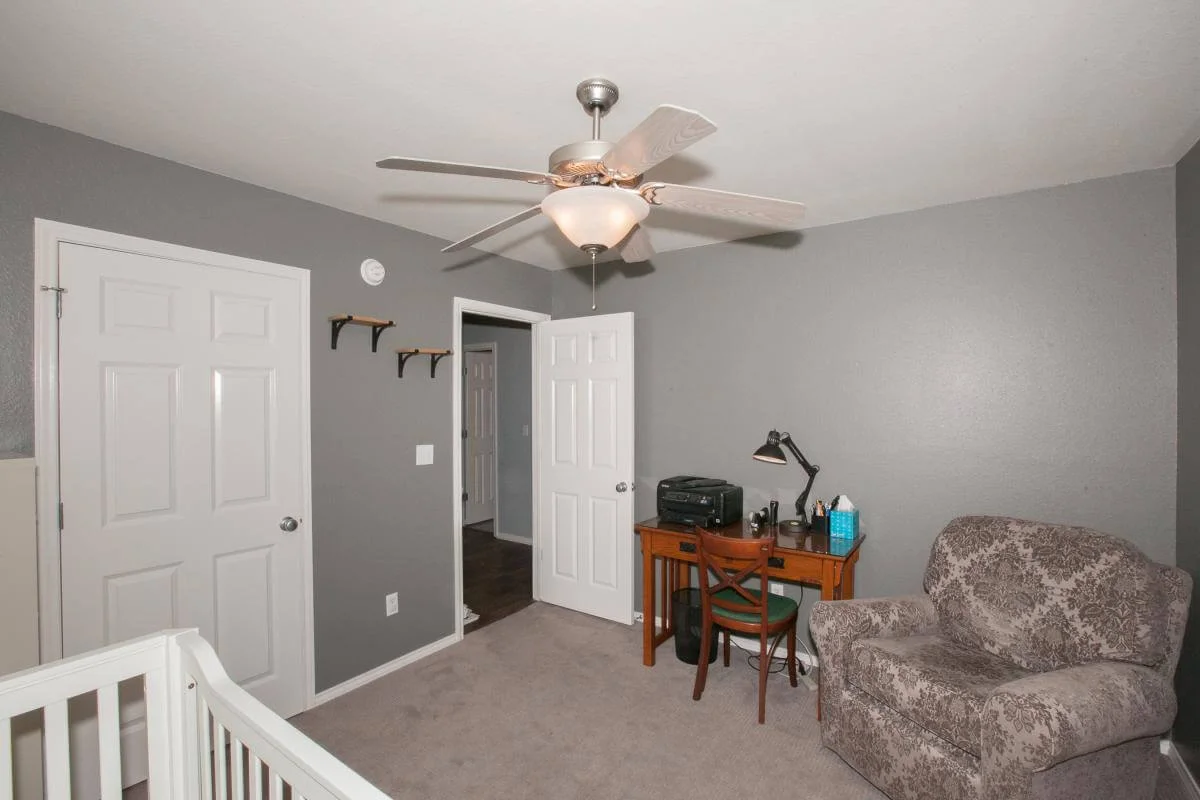 1002 W 120th-20.jpg