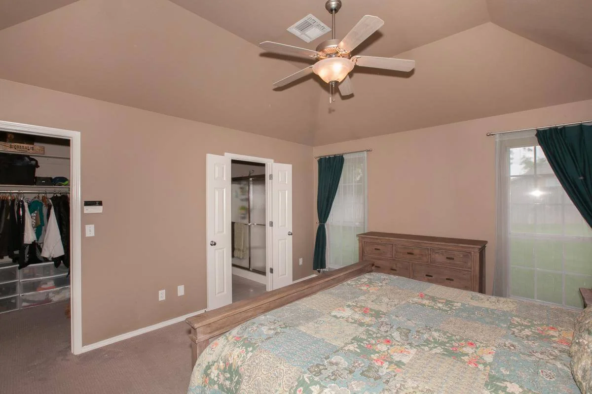 1002 W 120th-22.jpg