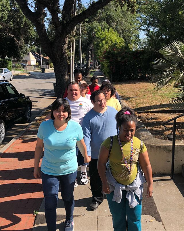 Community walk! #pasadena #beautifulday #communitywalk #friends #clubASPIRE #pasadena