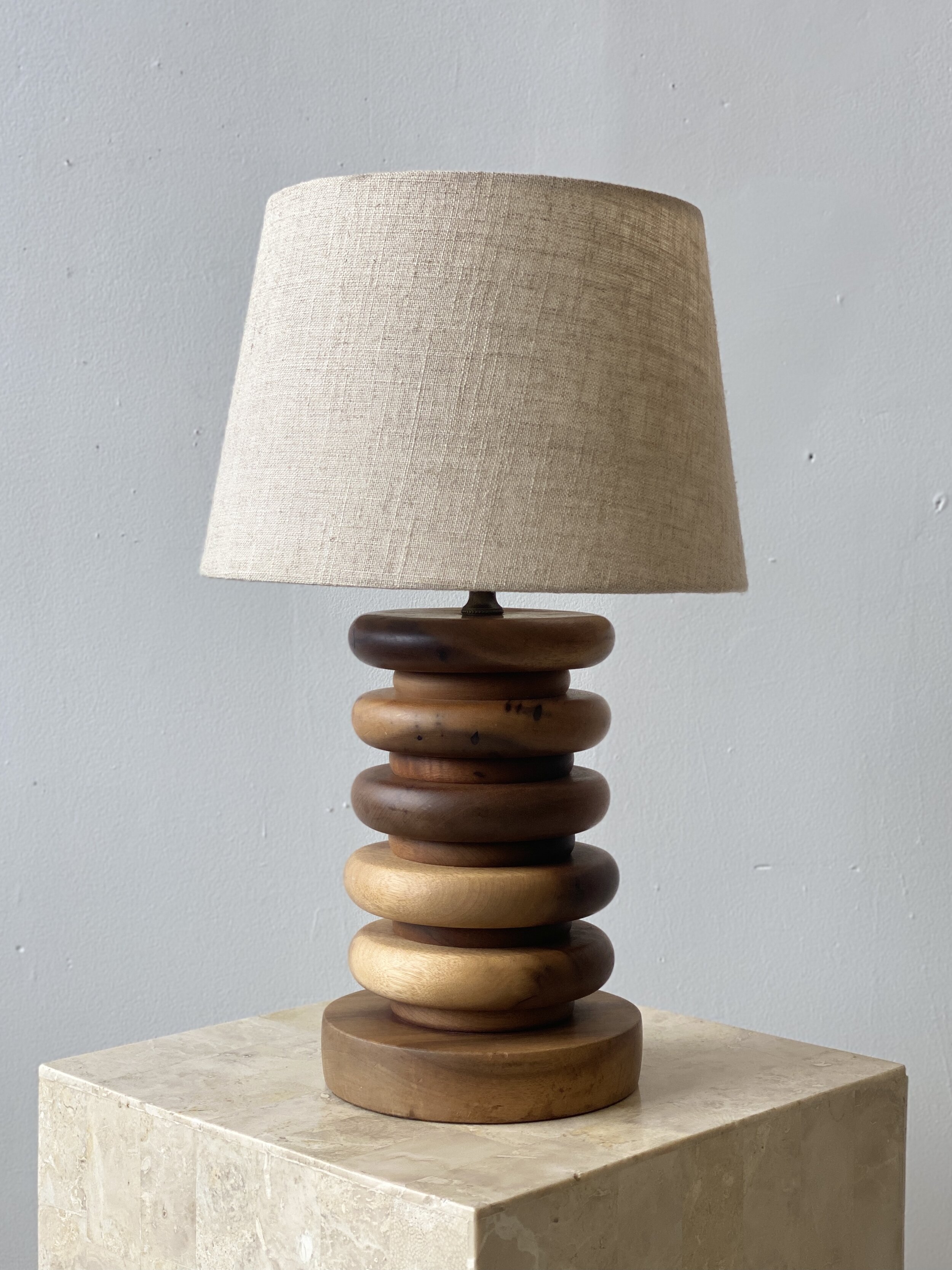 Tree disc table lamp