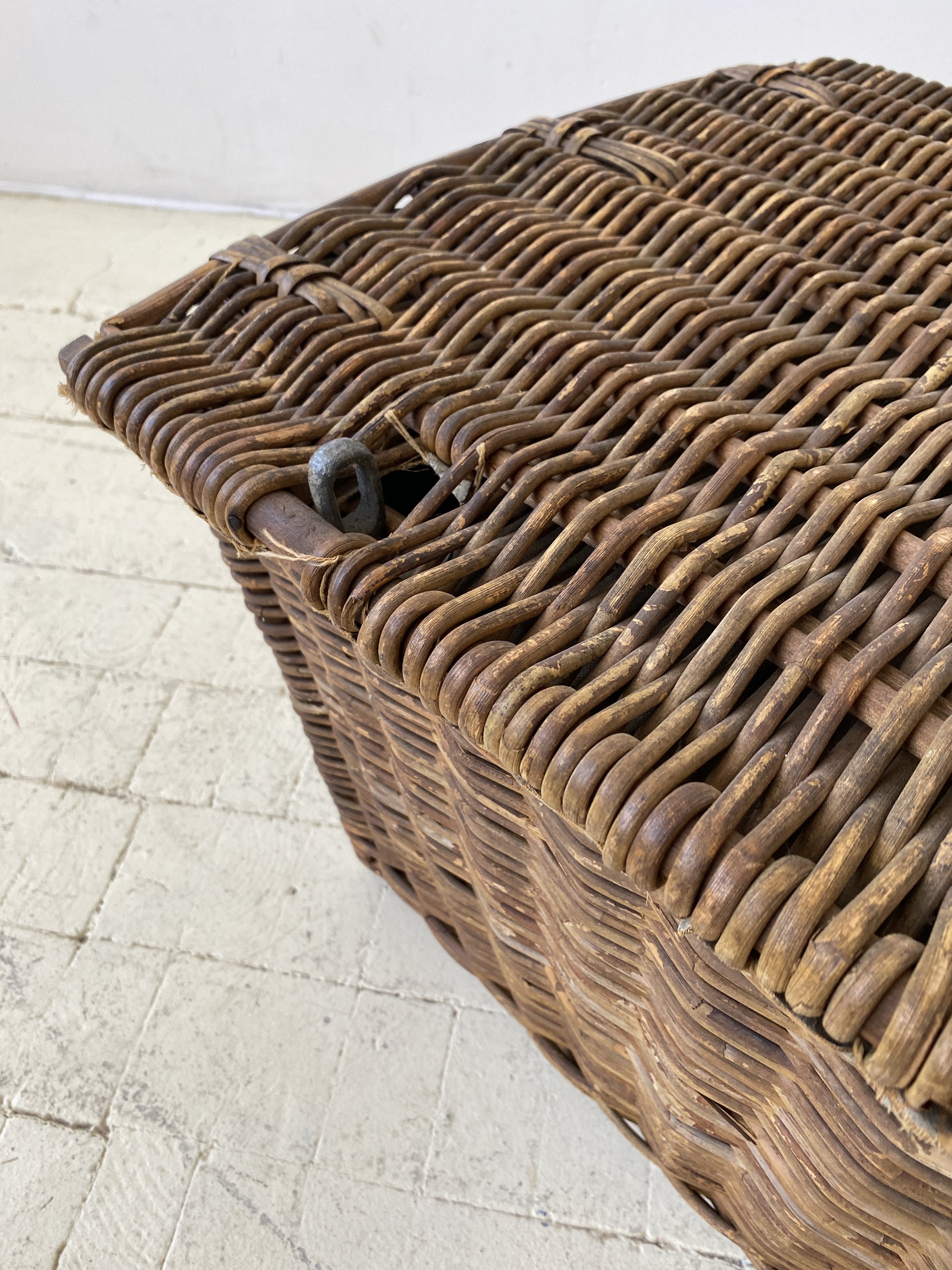 antique-wicker-lidded-basket-circa-early-20th-century