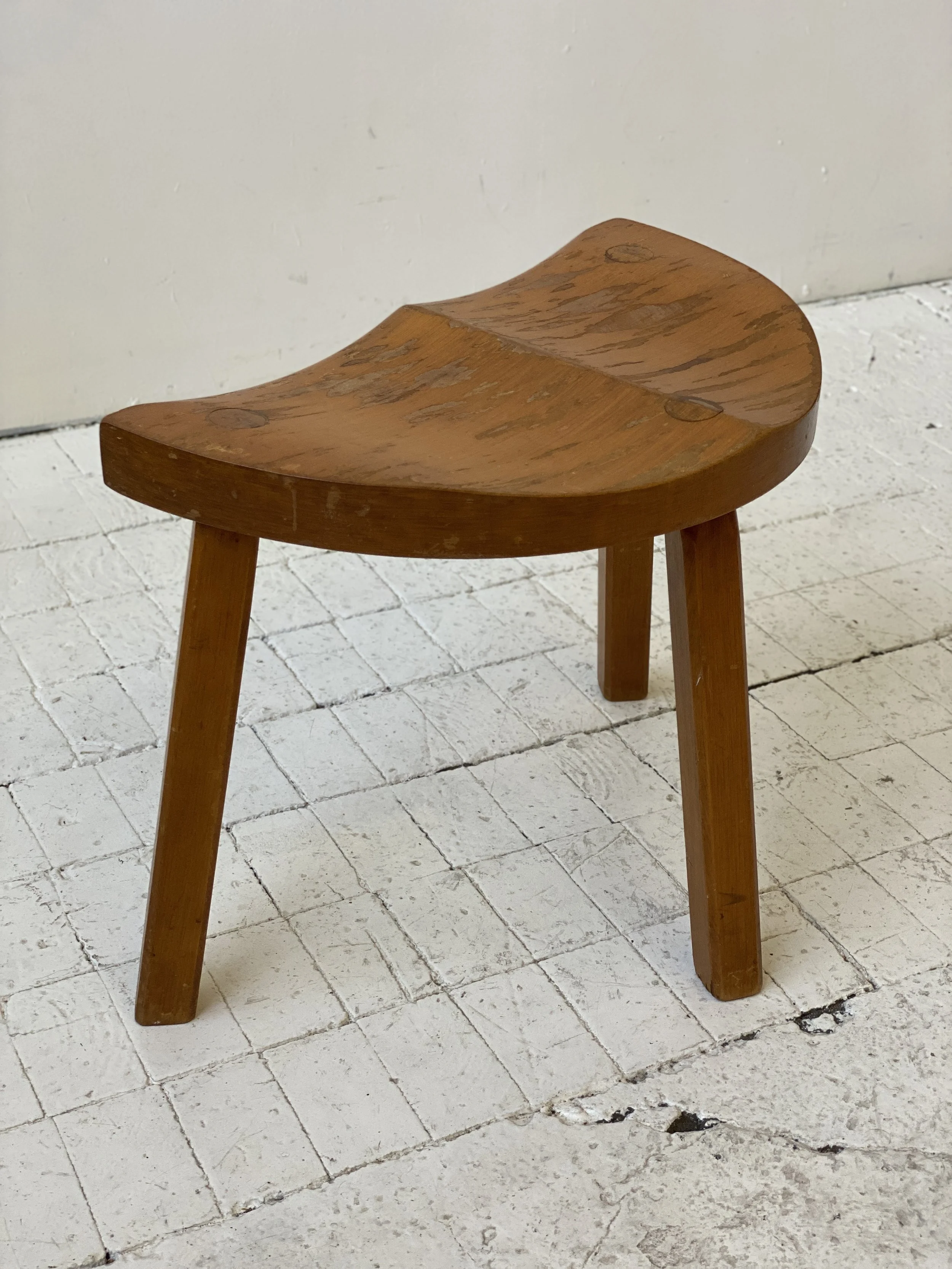 Vintage Maple Half-Circle Tripod Stool, Circa 1950s — portmanteau