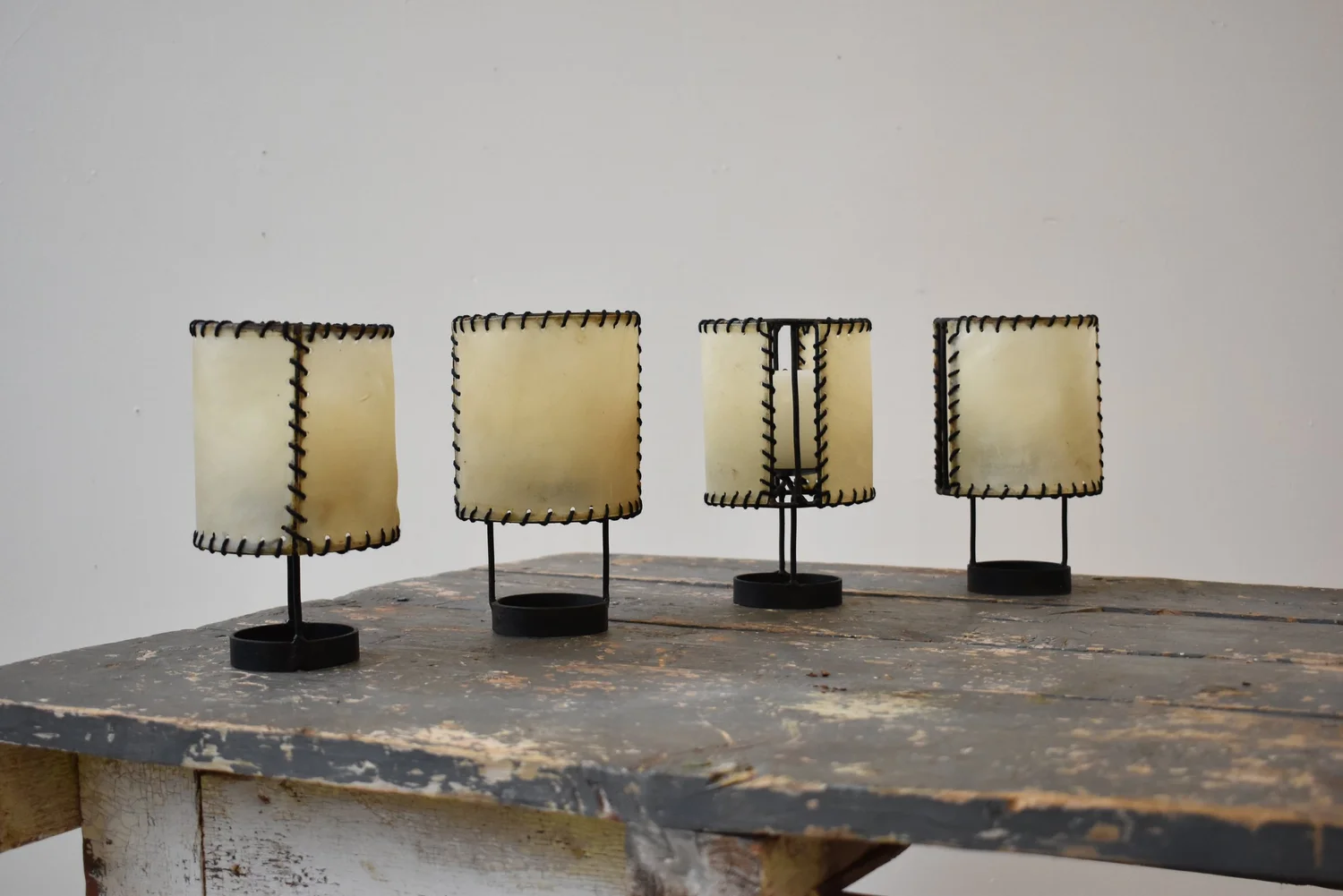 置物 Vintage Postmodern l stand Vintage Postmodern Sculptural Squiggle Iron Tripod Floor