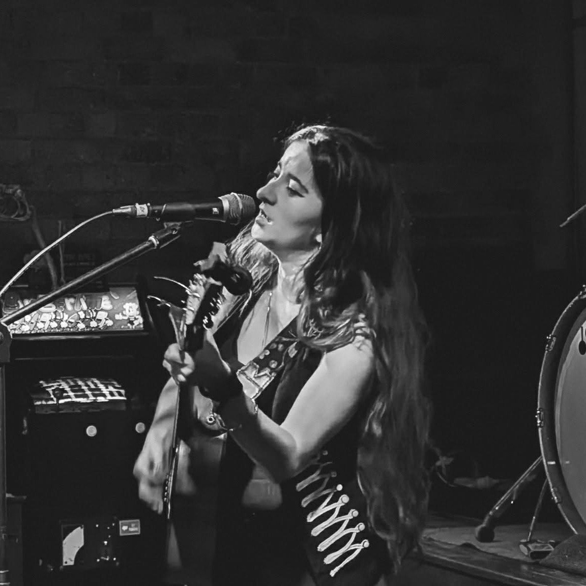 Friday the 13th is fast approaching: so to prevent bad luck you should buy a ticket to The Cursed Cabaret! An unmissable night with @shoggoths_music &amp; @shakesfearandtheskeletongang 

(link in bio)

photos by the legends @netherworldarcade