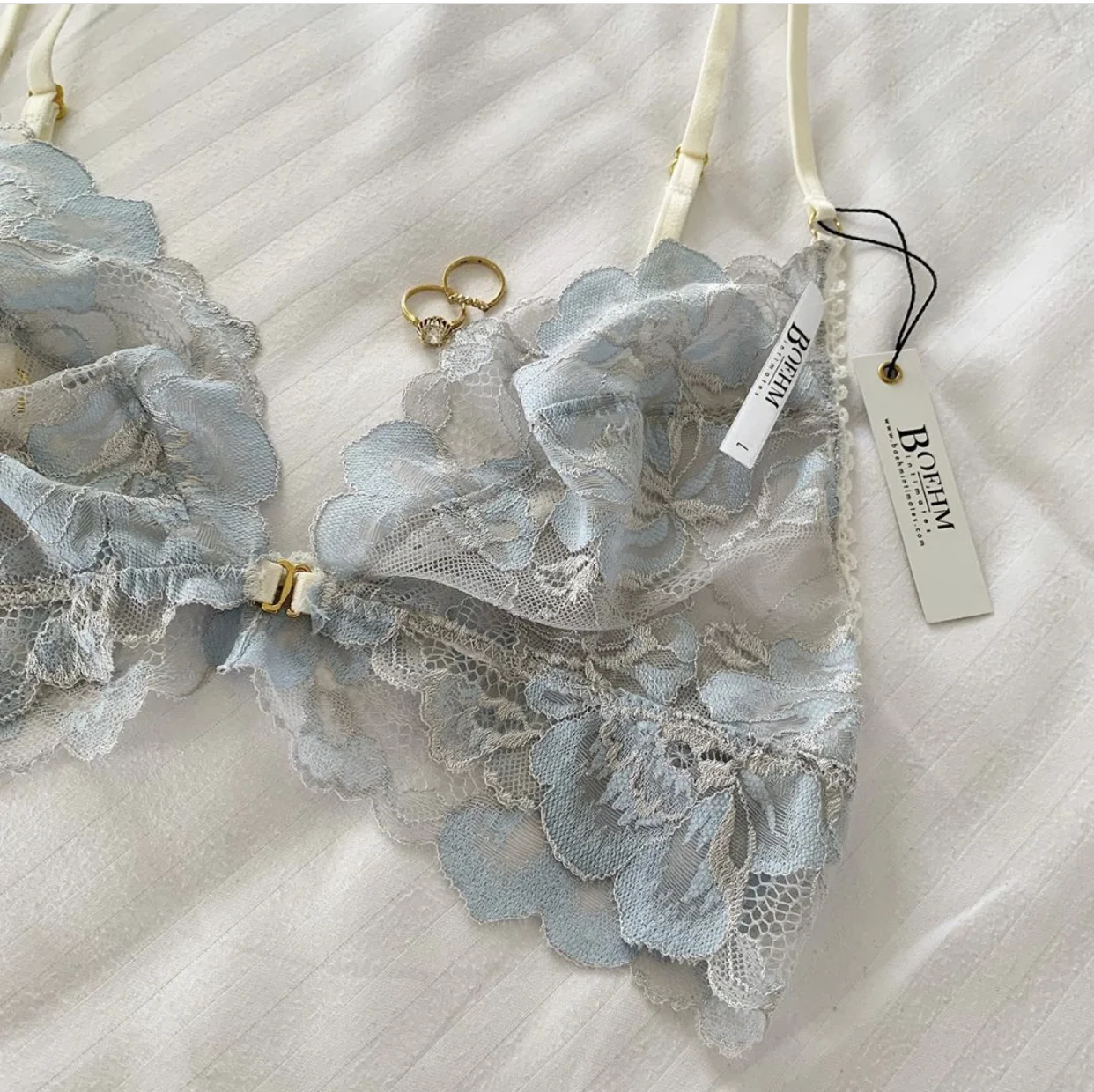 3 Major Reasons Why Wearing Lingerie Is The Key To Confidence