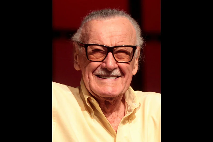 1024px-Stan_Lee_by_Gage_Skidmore_3.jpg