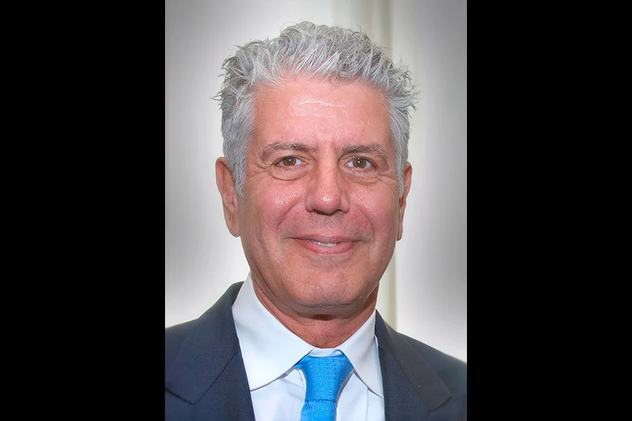 1024px-Anthony_bourdain_peabody_2014b.jpg