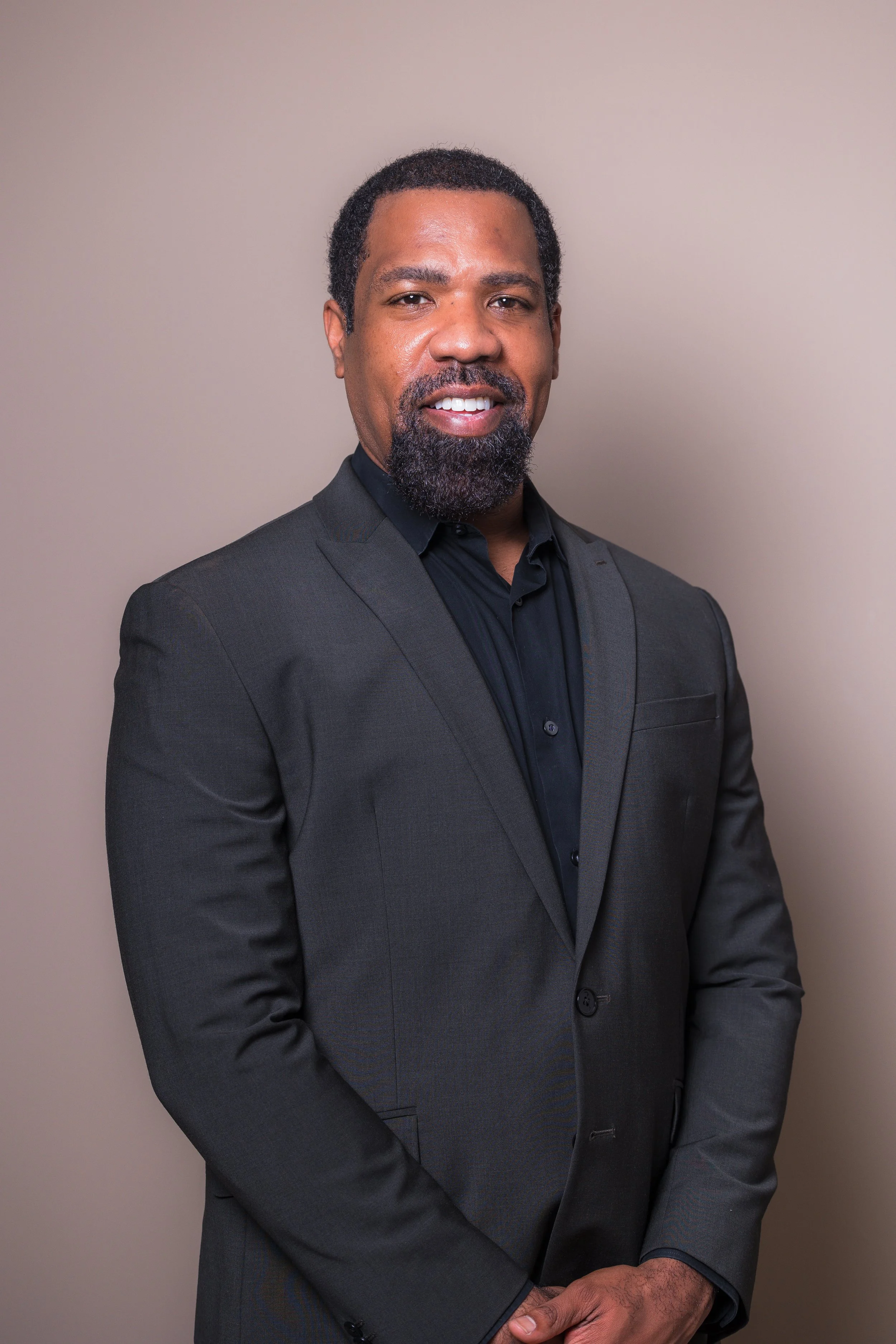 LeVar Headshot-25680.jpg