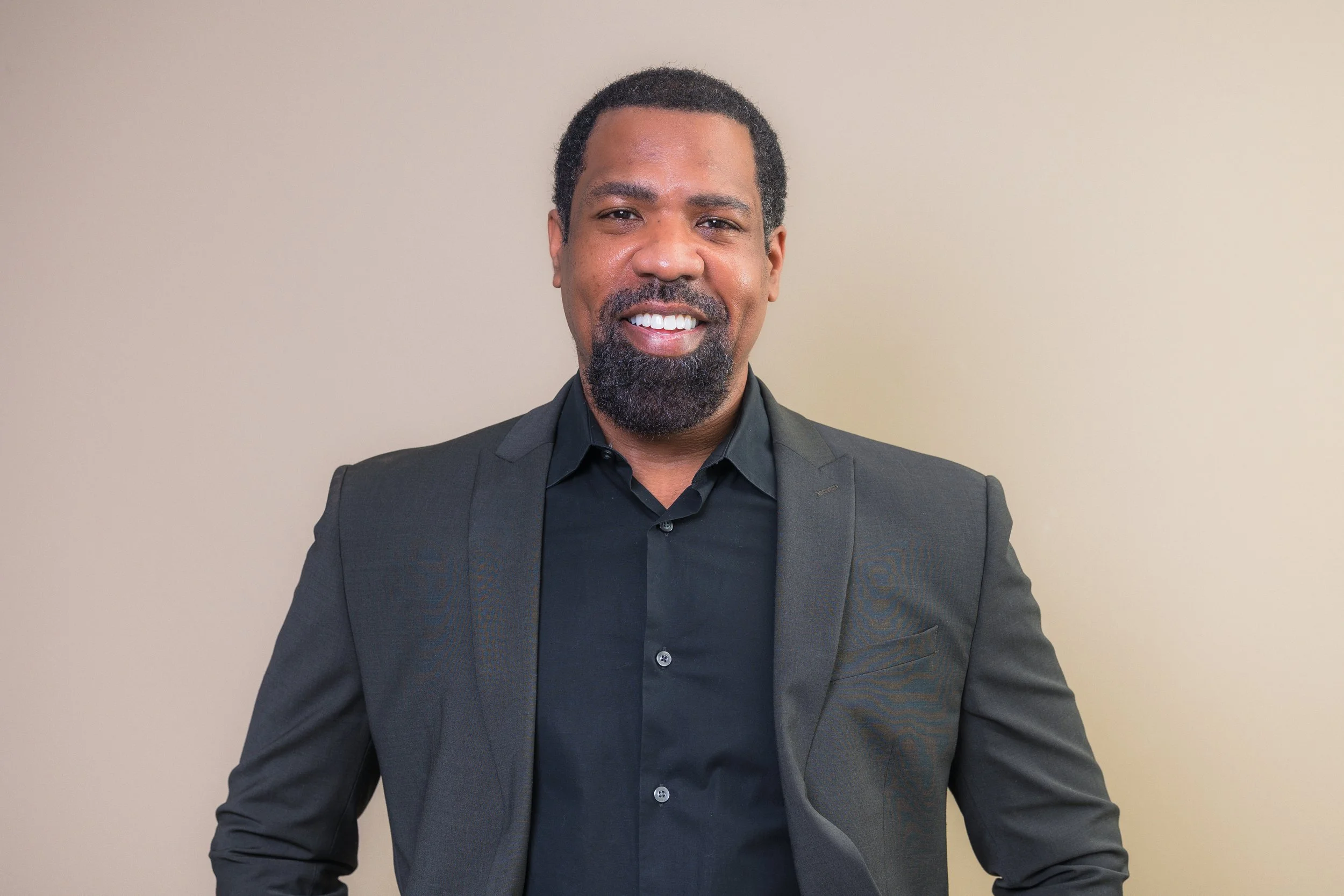 LeVar Headshot-25694.jpg